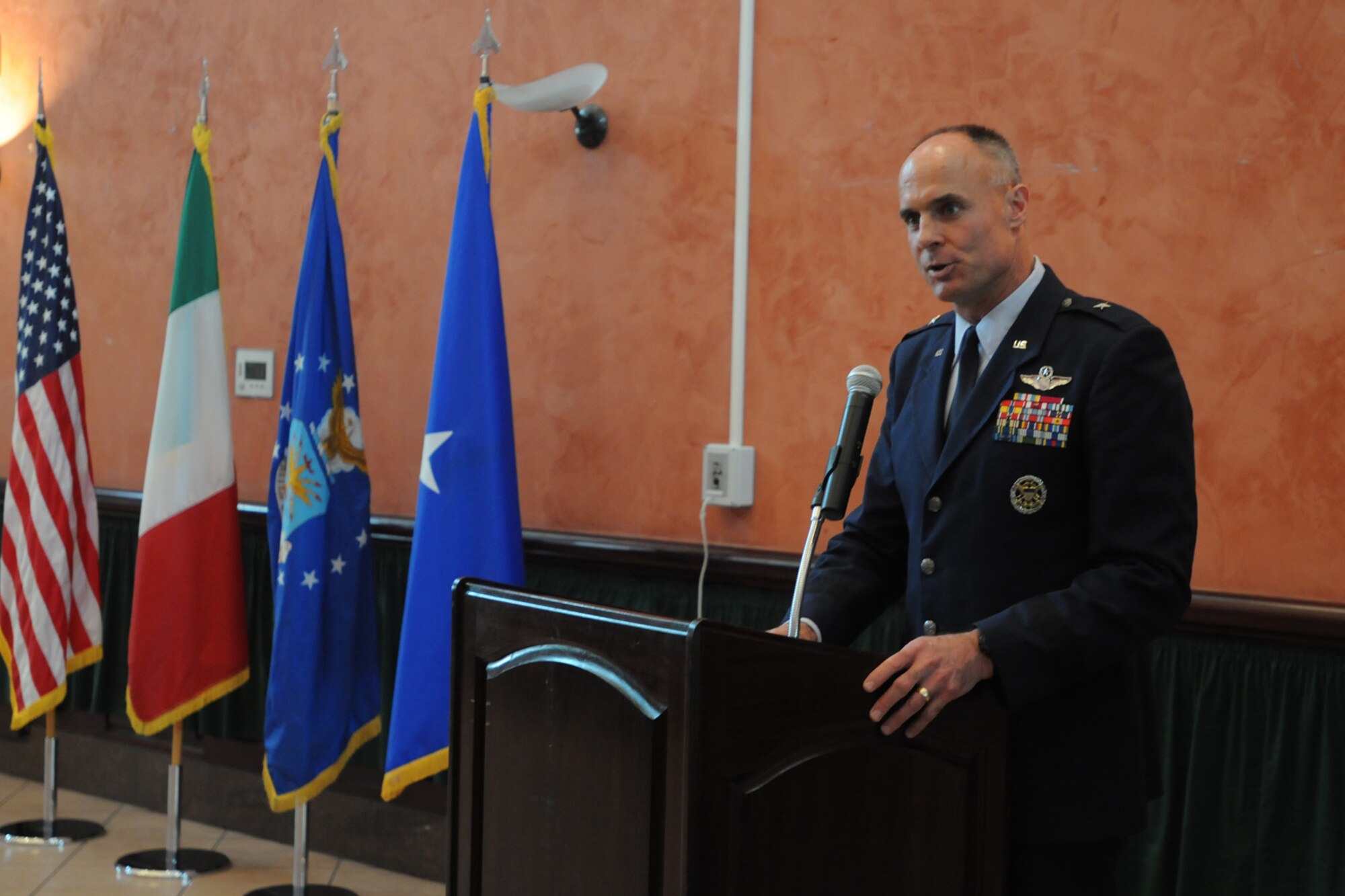 Brig. Gen. Craig Franklin, 31st Fighter Wing commander, welcoms the 12 newest members of the 31st FW Honorary Squadron Commander Program following their assumption of command ceremony held at the La Bella Vista Club at Aviano Air Base, Italy, May 8, 2009.  (U.S. Air Force photo/Staff Sgt. Patrick Dixon)