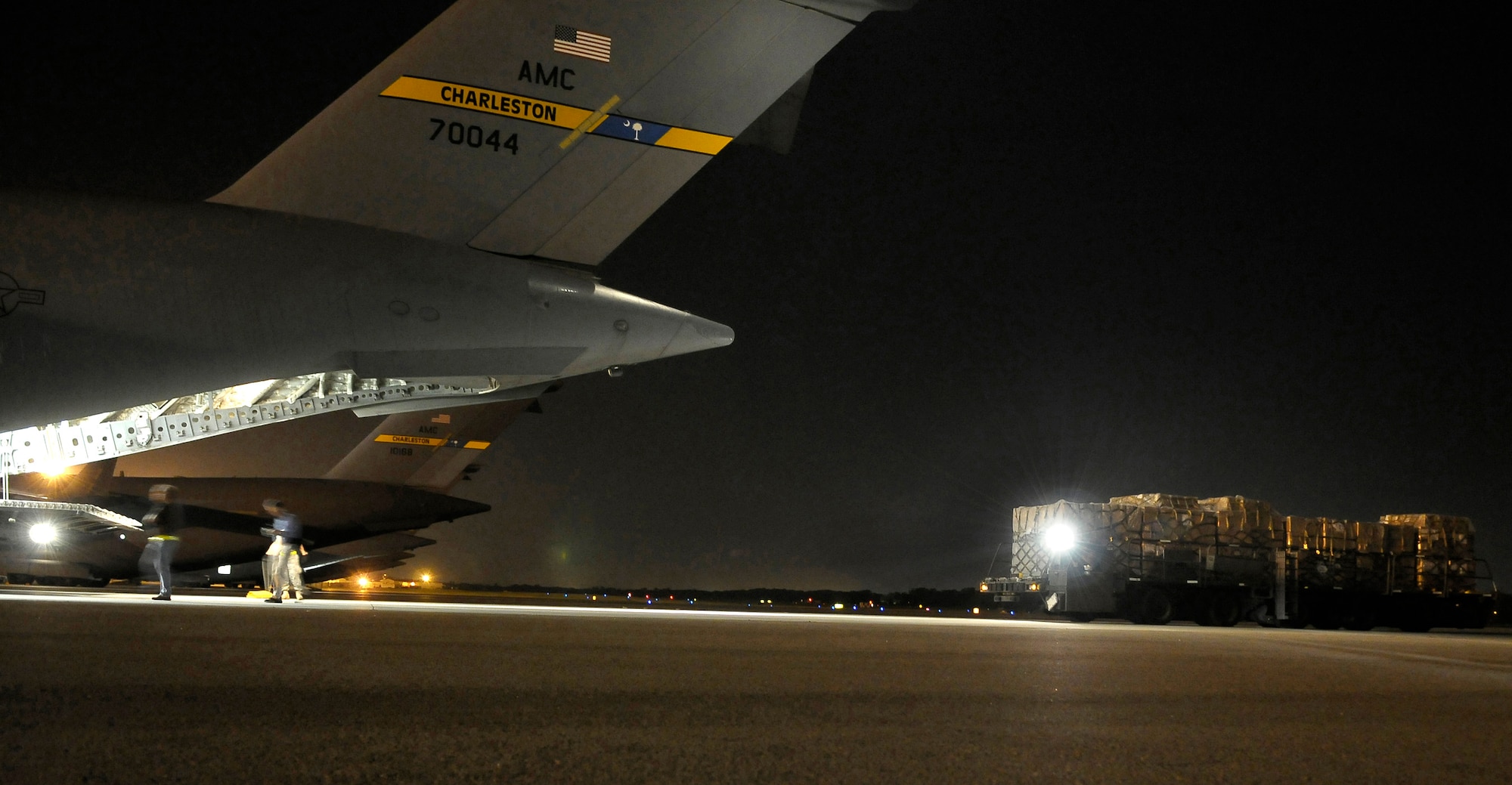 Airmen airdrop relief supplies to Haitians > Air Force > Article Display