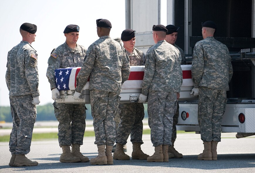 An Army carry team transfers the remains of Army Spc. Lukasz D. Saczek of Lake in the Hills, Ill., at Dover Air Force Base, Del., May 12. Specialist Saczek was assigned to the 1st Battalion, 178th Infantry Regiment, Illinois Army National Guard, Woodstock, Ill.  (US Air Force photo/Roland Balik) 