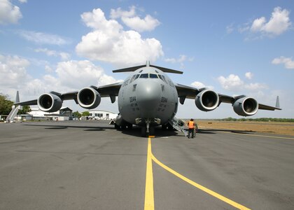 MANAGUA, NICARAGUA – A U.S. Air Force C-17 Globemaster III from the 437th Airlift Wing at Charleston Air Force Base, S.C., sits on the ramp of Managua International Airport May 9, after its crew offloaded cargo during a mission to deliver personal protective kits to help reduce the spread of the H1N1 influenza virus. The kits are part of a U.S. Agency for International Development shipment to Haiti, Guatemala, Honduras, El Salvador, Nicaragua and Belize to help these nations prepare for a potential outbreak of the H1N1 influenza virus. (Photo by Raymond Sarracino, U.S. Southern Command Public Affairs)

