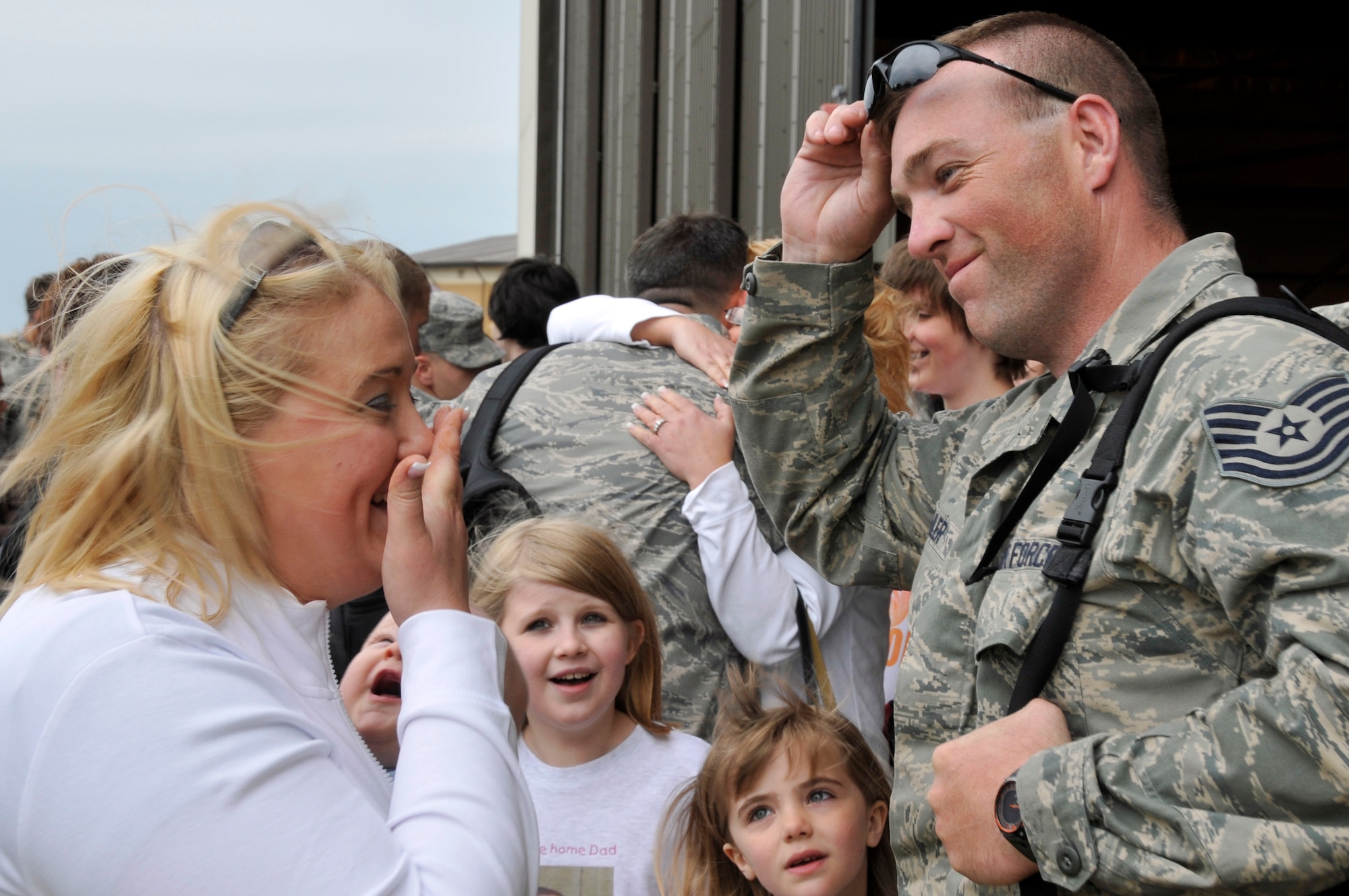ROYAL AIR FORCE LAKENHEATH, England -- Tech Sgt. Kerry Pliler, 48th Aircraft Maintenance Squadron flight line expeditor, sneaks up on his wife Tina after returning from Afghanistan May 13, 2009. Over 250 Airmen, primarily from the 492nd Fighter Squadron, returned from a four month deployment to Afghanistan in support of Operation Enduring Freedom. (U.S. Air Force photo by Airman 1st Class Perry Aston) 