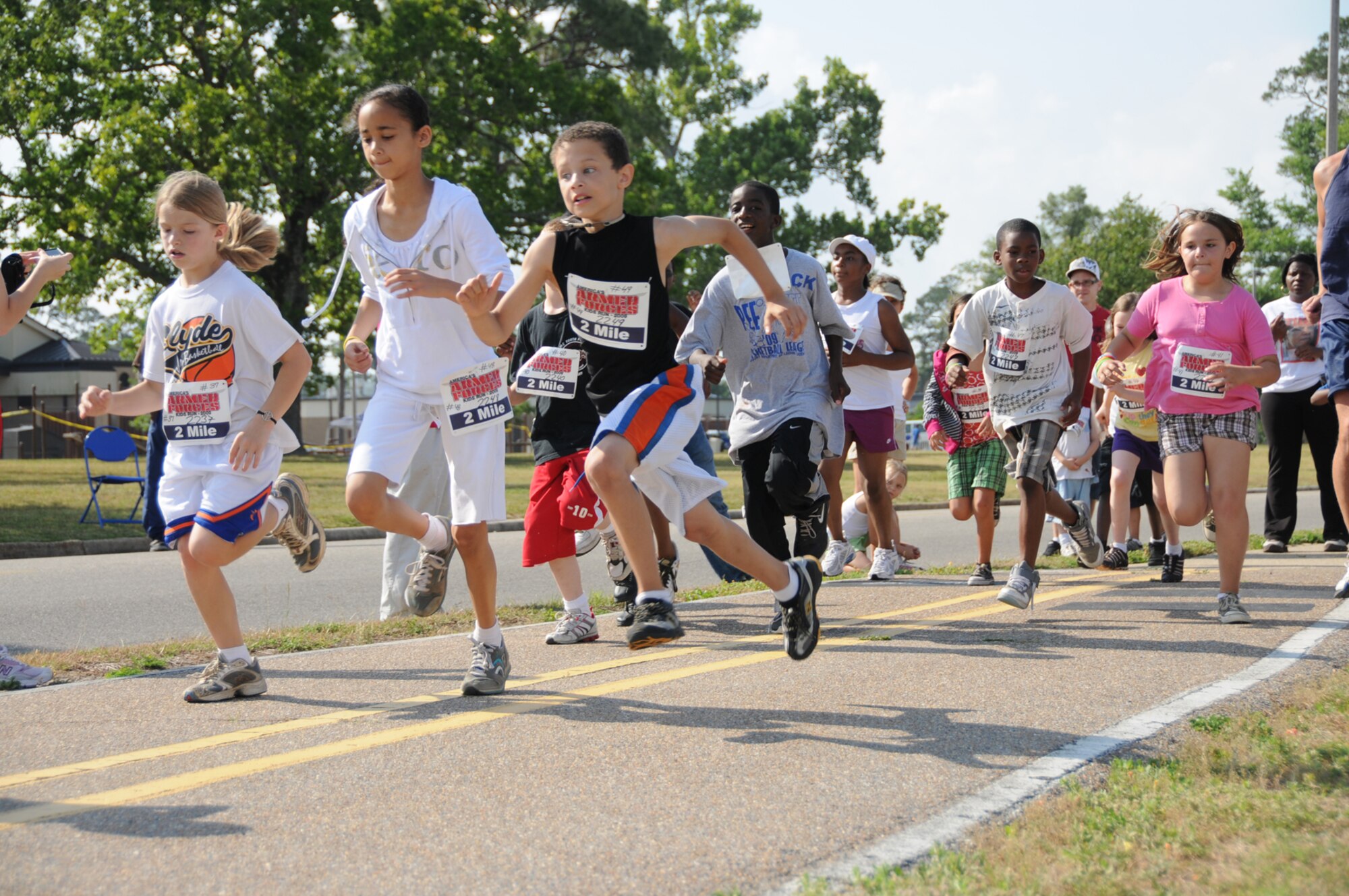 Young Keesler runners participated in the 2009 Armed Forces Kids Run Saturday along I-81.  Children in various age groups  could run in half-mile, 1-mile and 2-mile runs.  America’s Kids Run, recognized as the world’s largest children’s running event, is in its 24th year.  The event is part of Armed Forces Day activities at military bases around the world.  (U.S. Air Force photo by Kemberly Groue)
