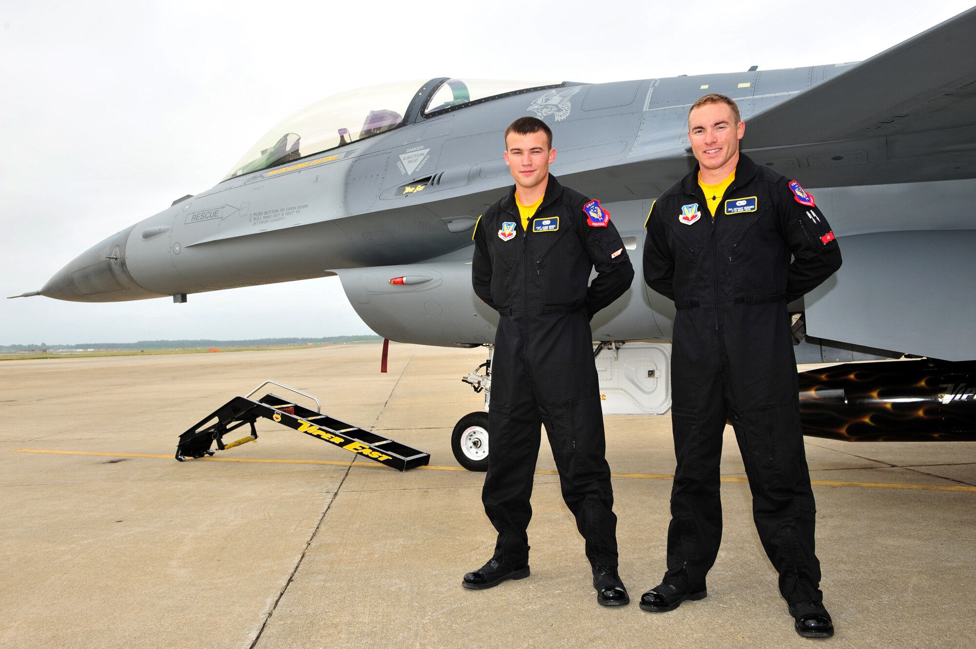 SHAW AIR FORCE BASE, S.C.- Senior Airman Anthony J. Modugno, right, and Staff Sergeant James A. Griggs, both dedicated crew chiefs of the Viper East F-16 Demonstration Team stand with their F-16 aircraft. The pair volunteered their personal time refinishing a travel pod (seen below the jet) over a two week period to bring it up to show standards, 14 May 2009. (U.S. Air Force Photo by: TSgt Josef Cole)
 
