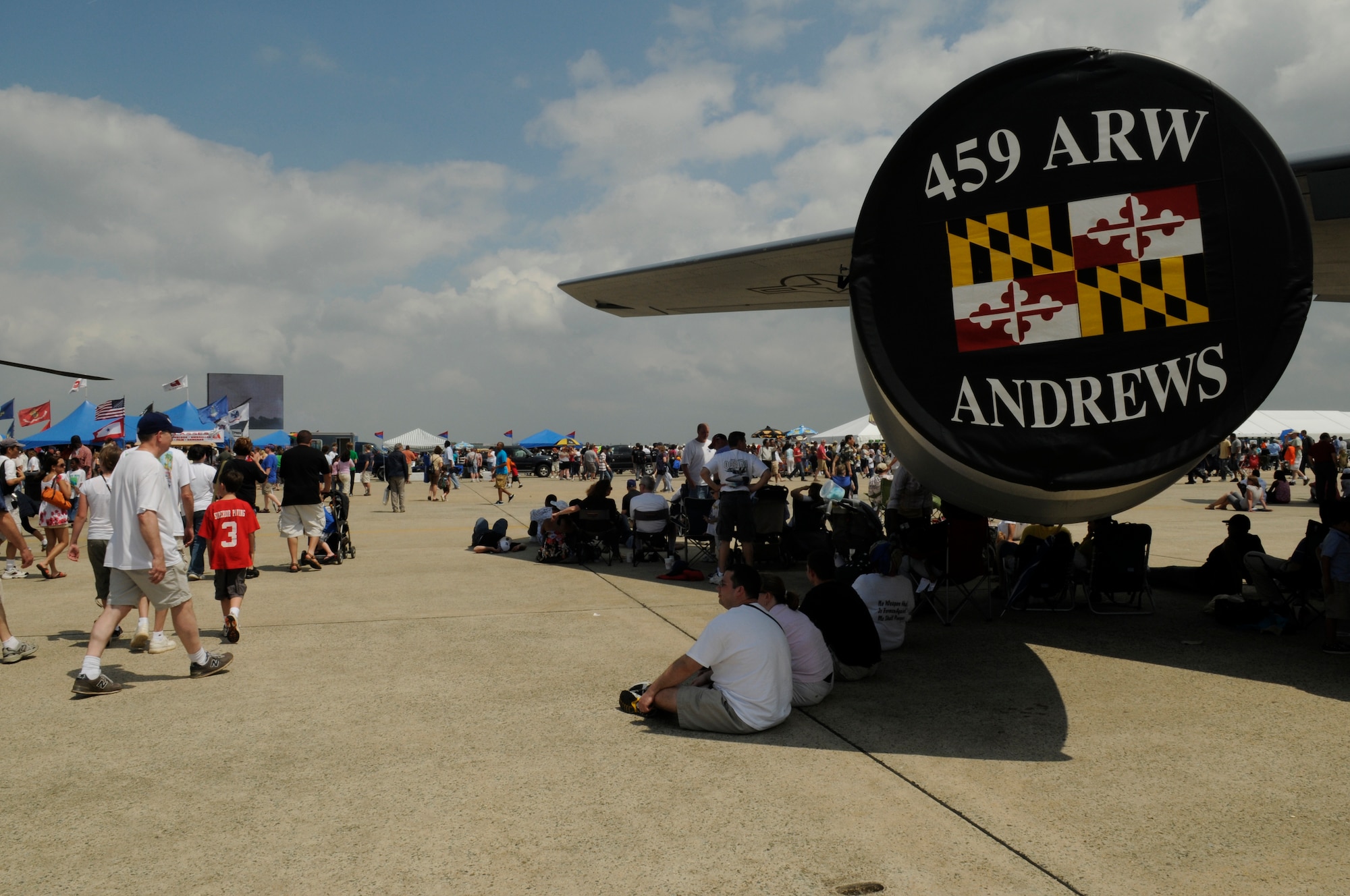Members of the public find a shady area to cool off during the 2009 Joint Sevice Open House May 16 on Andrews AFB, Md. JSOH is a combined effort, reflective of the collaborative nature of protecting and defending America's security. (U.S. Air Force photo by Staff Sgt. Dan DeCook)
