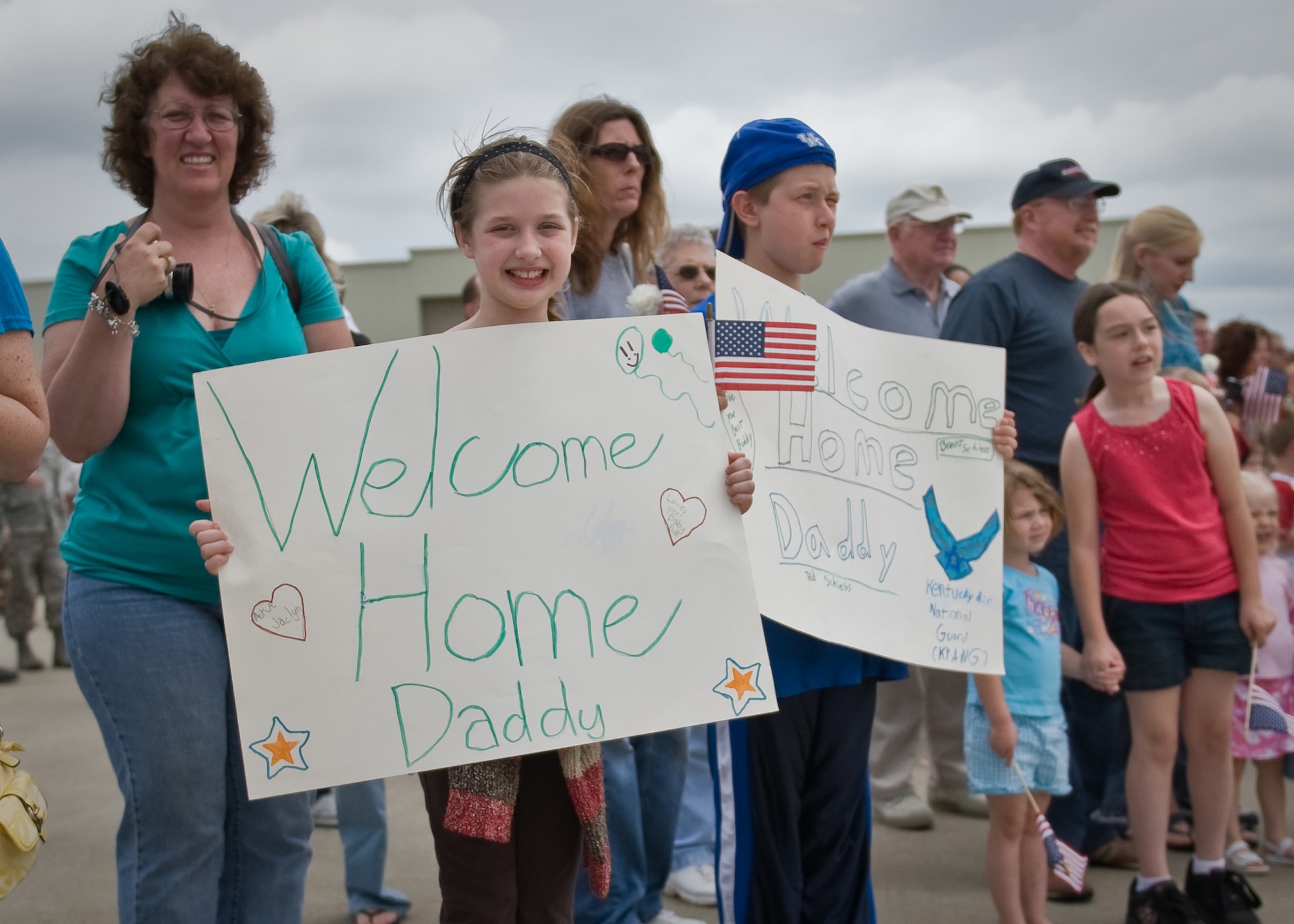 A warm welcome awaits more than 30 Kentucky Air Guard members who returned home May 16 from a two-month deployment to Afghanistan. (USAF photo by Capt. Dale Greer.)