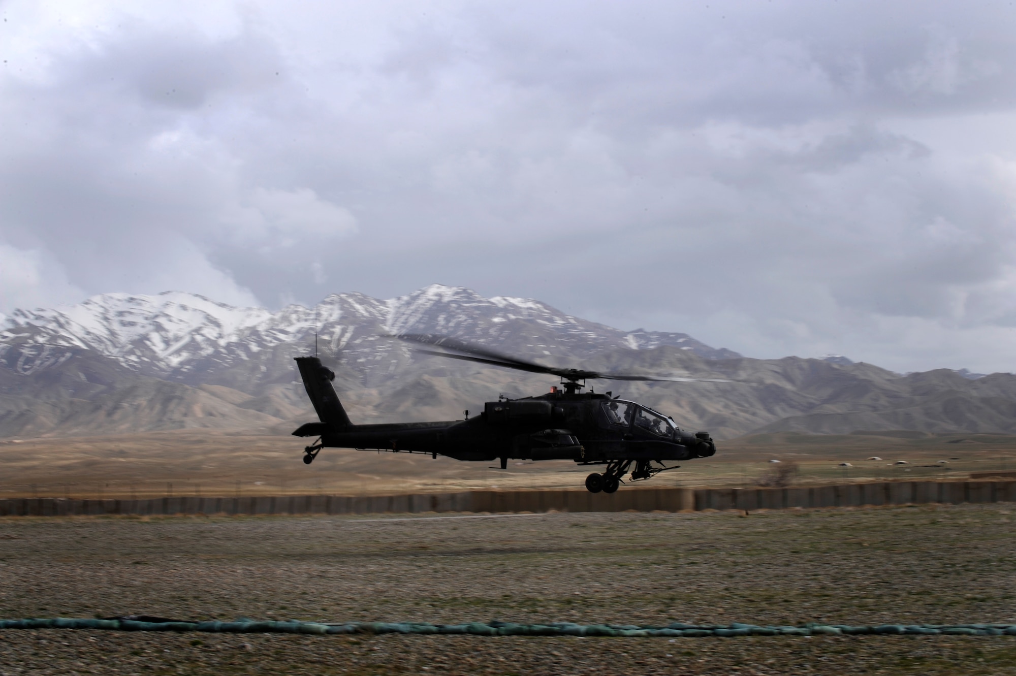 An AH-64A Apache takes off from Forward Operating Base Gardez, April 12, 2009.(U.S. Air Force photo by Staff Sgt. Shawn Weismiller)