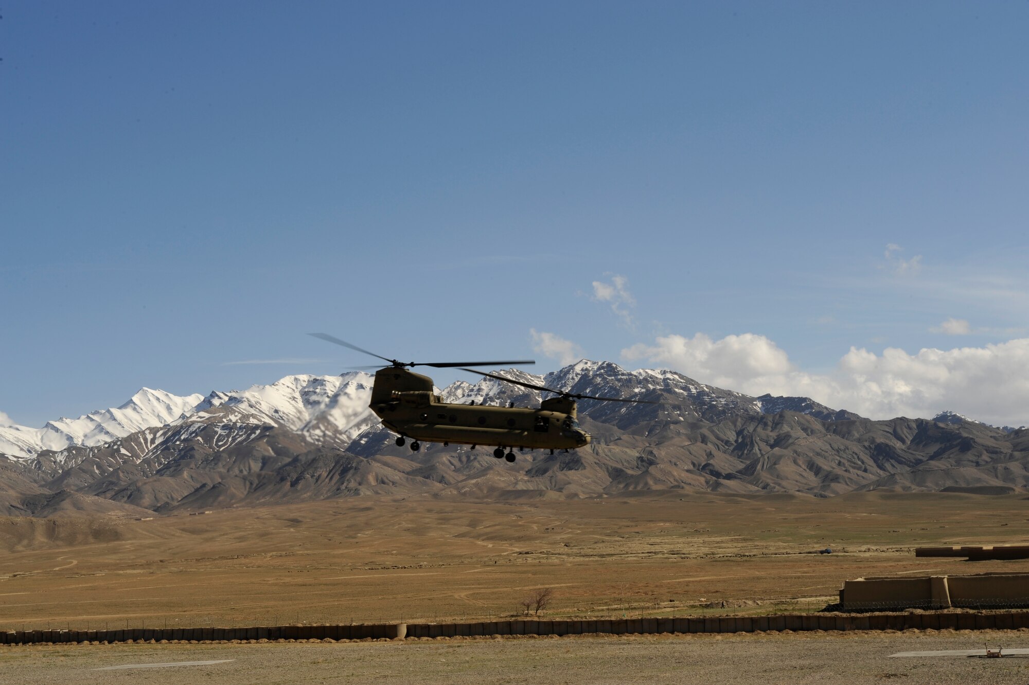 A CH-47 Chinook takes off from Forward Operating Base Gardez, April 11, 2009.(U.S. Air Force photo by Staff Sgt. Shawn Weismiller)