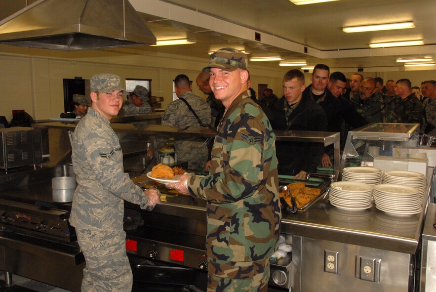 Members of the 185th Air Refueling Wing, Services Squadron from Sioux City, Iowa provide hot chow for Security Forces during operation Northern Thunder at Fort Harrison, Montana on 13 May 2009.  (US Air Force photo by TSgt Brian Cox)