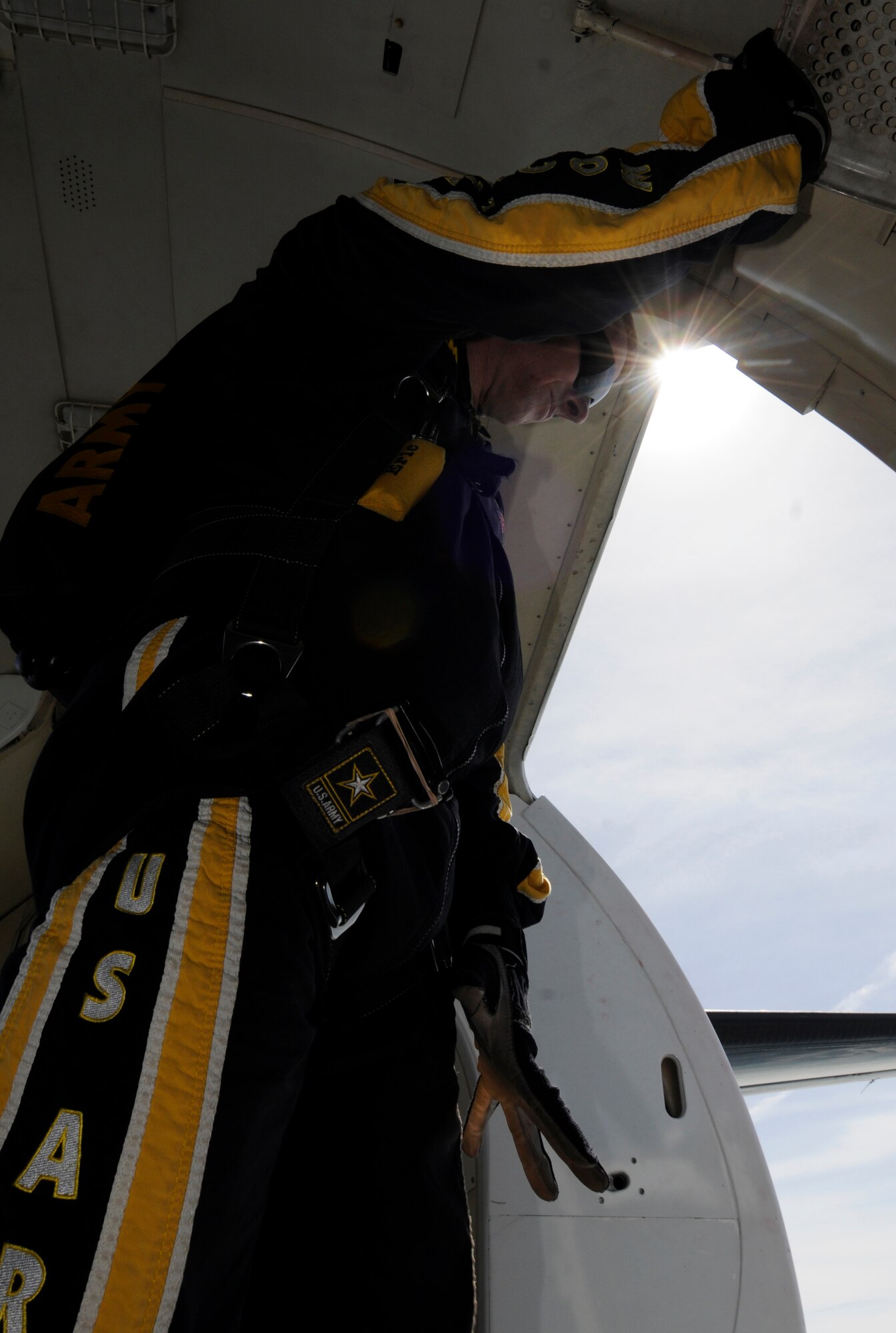 Sgt. 1st Class Eric Heinsheimer, a member of the United States Army’s Golden Knights parachute team, looks down on his intended drop zone from an altitude of more than 10,000 feet May 15 during the Joint Service Open House at Andrews AFB, Md. The JSOH offers an opportunity for service members to meet and thank the public for their support, while showcasing America’s skilled military. (U.S. Air Force photo by Senior Airman Tim Chacon)