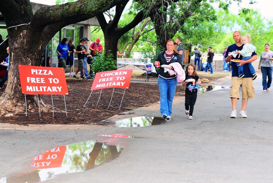 DYESS AIR FORCE BASE, Texas - Active Duty servicemembers and their families enjoyed an activity filled day at the Abilene Zoo during the annual Abilene community Zoolute, here May 16. Zoolute was created as a way to show tribute to U.S. Armed Forces, they offered free admission, give aways, and food to those who participate. (U.S. Air Force photo by Senior Airman Domonique Washington)
