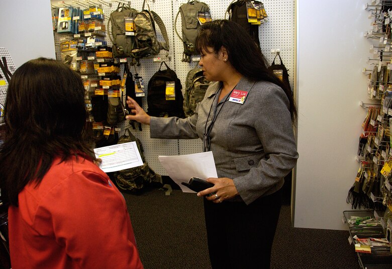 Aafes Employees Deploy Receive Medals For Contributions To Gwot