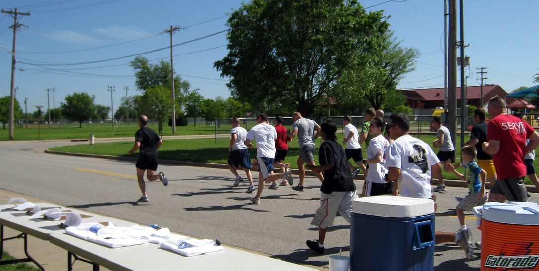 More than 50 Team Vance runners begin the Run to Summer 5K race May 6 on base. In the Men’s category, 2nd Lt. Kelly Ennen, 71st Operations Support Squadron, took first place with 19 minutes, 9 seconds. 1st Lt. Matt Gjertsen, 32nd Flying Training Squadron, took second place with 19:39. Placing third was Capt. Nathan Rice, 8th Flying Training Squadron, with 20:20. In the Women’s category, Capt. Shawnee Williams, 71st Medical Group, took first place with 23:51. Airman 1st Class Kaitlyn Eaton, 71st MDG, placed second with 28:04. In third place was Dani Lebovitz, with 28:27. (Photo/Melissa Seror)