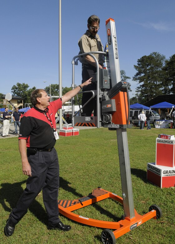 Safety takes center stage at ESOH fair > Robins Air Force
