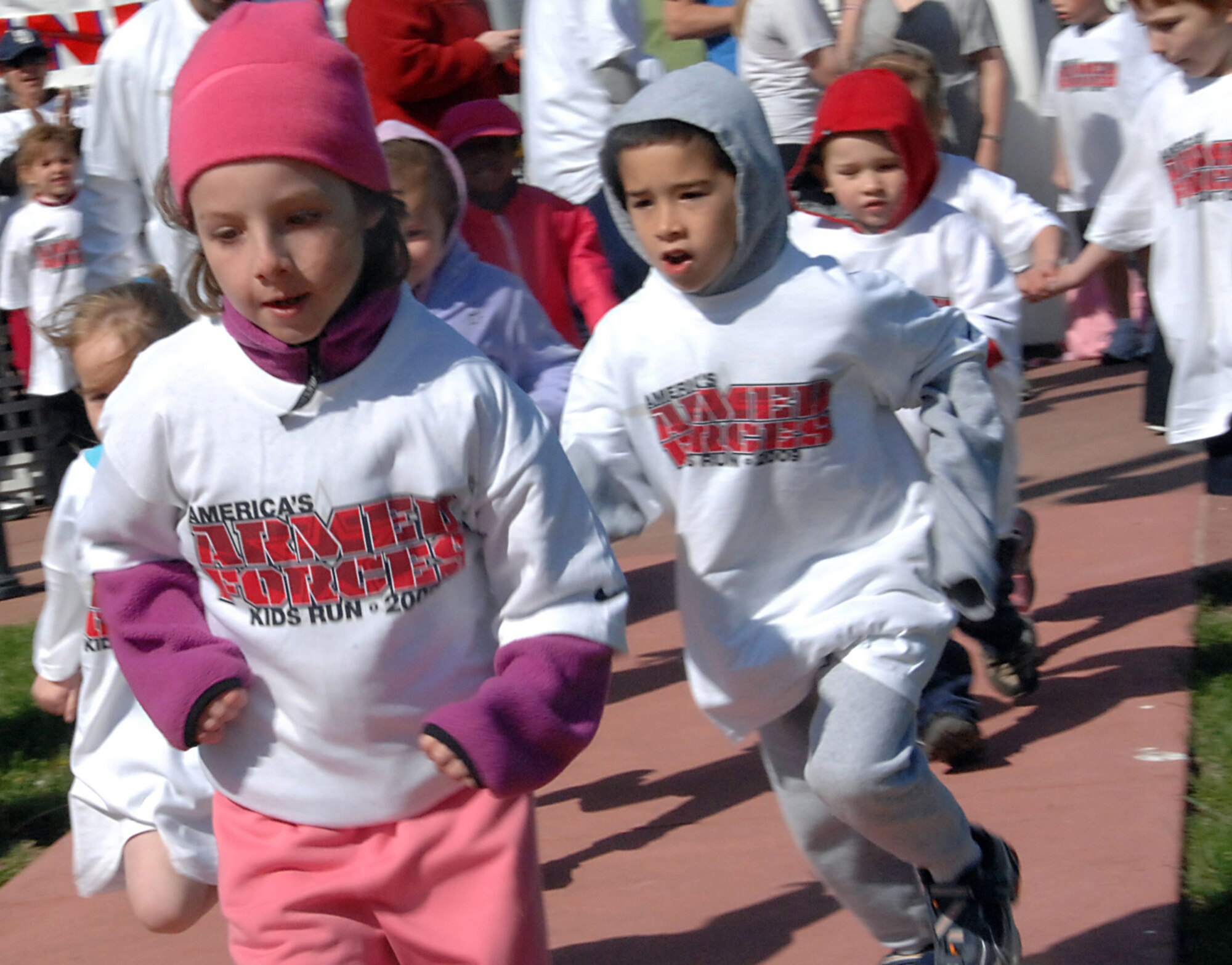 OFFUTT AIR FORCE BASE, Neb. -- Children of Offutt servicemembers begin the half-mile race during America's Armed Forces Kids Run at the parade grounds here May 16. America's Kids Run is an event that promotes fitness, while providing a safe and fun activity for military children. Run participants received a t-shirt, water bottle and jump rope. U.S. Air Force photo by Kendra Williams