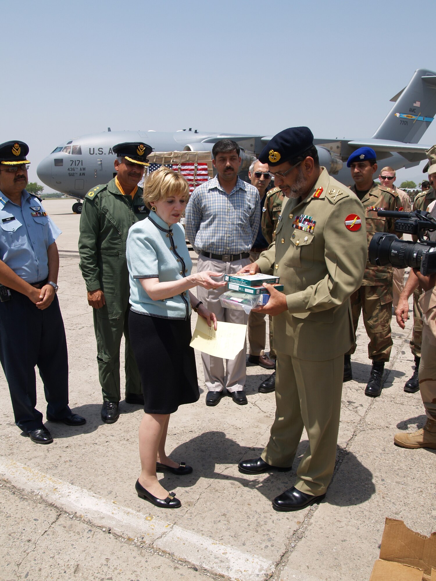 ISLAMABAD - U.S. Ambassador Anne W. Patterson on May 20 hands over one of the 120,000 halal meals destined for internally displaced persons to Lt. Gen. Nadeem Ahmed, coordinator of Pakistan's relief effort. The humanitarian aid supplies arrived at the Chaklala Air Base near Islamabad today in response to an appeal for urgently needed food, shelter and other basic needs for internally displaced persons in Pakistan's Northwest Frontier Province. (U.S. Air Force photo)