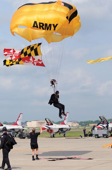 An Army Golden Knights parachutist executes a perfect landing in honor of the team’s 50th anniversary during the Joint Service Open House May 15 at Andrews. The JSOH allows members of the public to meet and interact with the men and women of the armed forces and a chance to appreciate the legacy of veterans and the innovations present and future servicemembers will use. (U.S. Air Force photo/ Senior Airman Marleah Miller)