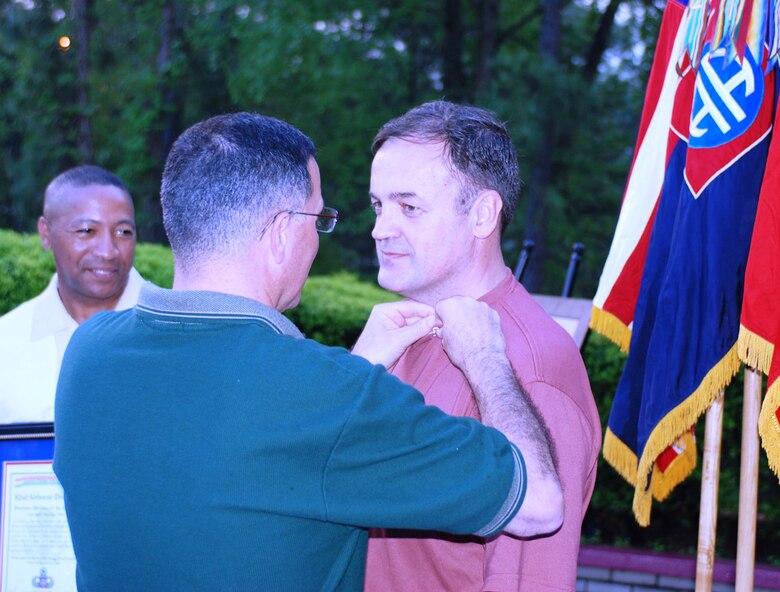 Maj. Gen. Mike Scaparrotti, 82nd Airborne Division commanding general, pins an 82nd Airborne Division Parachute Badge on Col. Merle Hart, 440th Airlift Wing commander, as the division's Command Sgt. Maj. Tom Capel looks on. Colonel Hart was named an honorary member of the division on April 24, 2009. (U.S. Army photo)