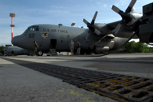 A United States C-130 Hercules is prepped by 86th Aircraft Maintenance Squadron maintainers before engines are started, May 8, 2009, Ramstein Air Base, Germany.(U.S. Air Force photo by Senior Airman Kenny Holston)