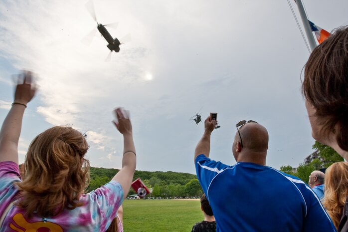 Following a simulated raid Marine from 2nd Battalion, 6th Marine Regiment with Special Purpose Marine Air Ground Task Force New York, led by 24th Marine Expeditionary Unit, take off from Clove Lakes Park in Staten Island, N.Y.,  May 23. The event allowed area residents to walk through helicopters and view static displays of weapons. The 24th MEU has more than 900 Marines who are slated to showcase several events for New York's Fleet Week 2009. (Official Marine Corps photo by: Cpl. Patrick Fleischman)