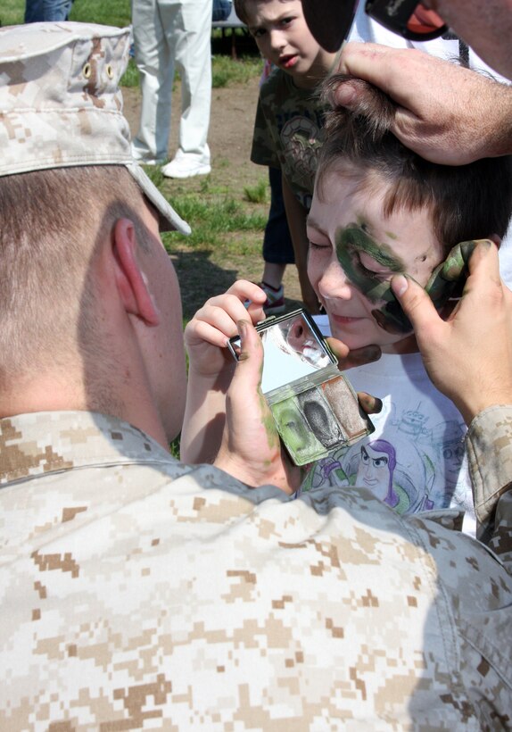 Marines with 2nd Battalion / 6th Marine Regiment, Fox Company, Special Purpose Marine Air Ground Task Force - New York, led by the 24th Marine Expeditionary Unit, conduct a raid demonstration in front of excited New Yorkers in Eisenhower Park, Long Island, NY May 23, 2009. After the demonstrations the children in attendance got their faces painted by the Marines. The Marines with SPMAGTF-NY are in New York for Fleet Week 2009. (US Marine Corps Photo By Sgt Andrew J. Carlson)