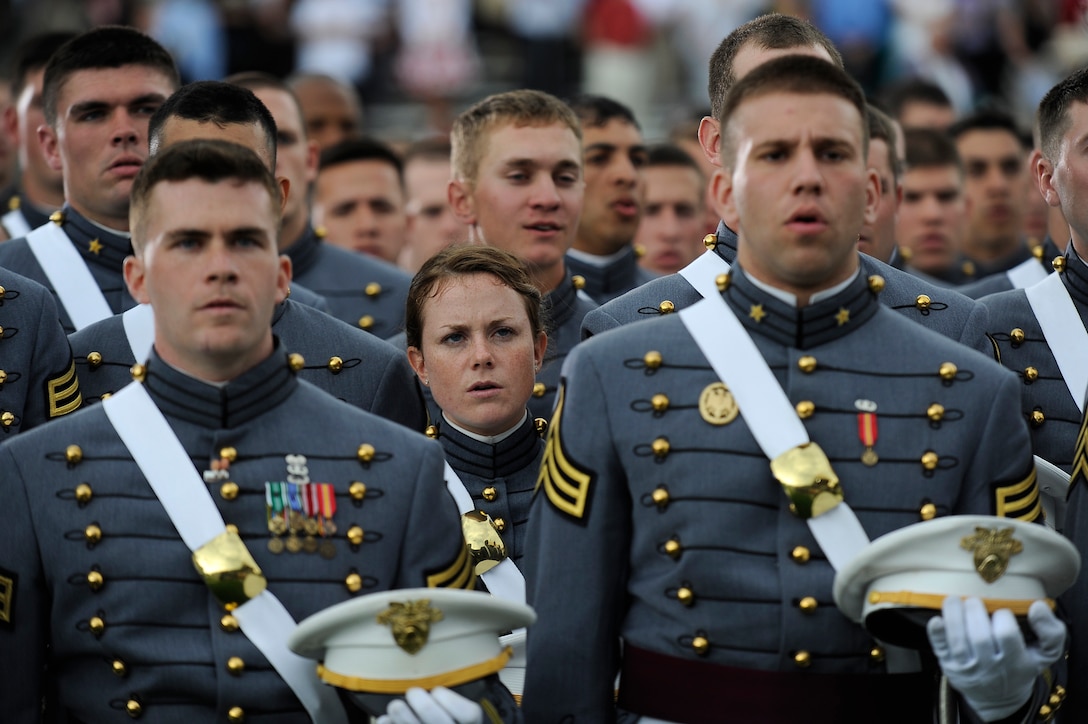 Cadets recite a pledge as they prepare to graduate at U.S. Army ...