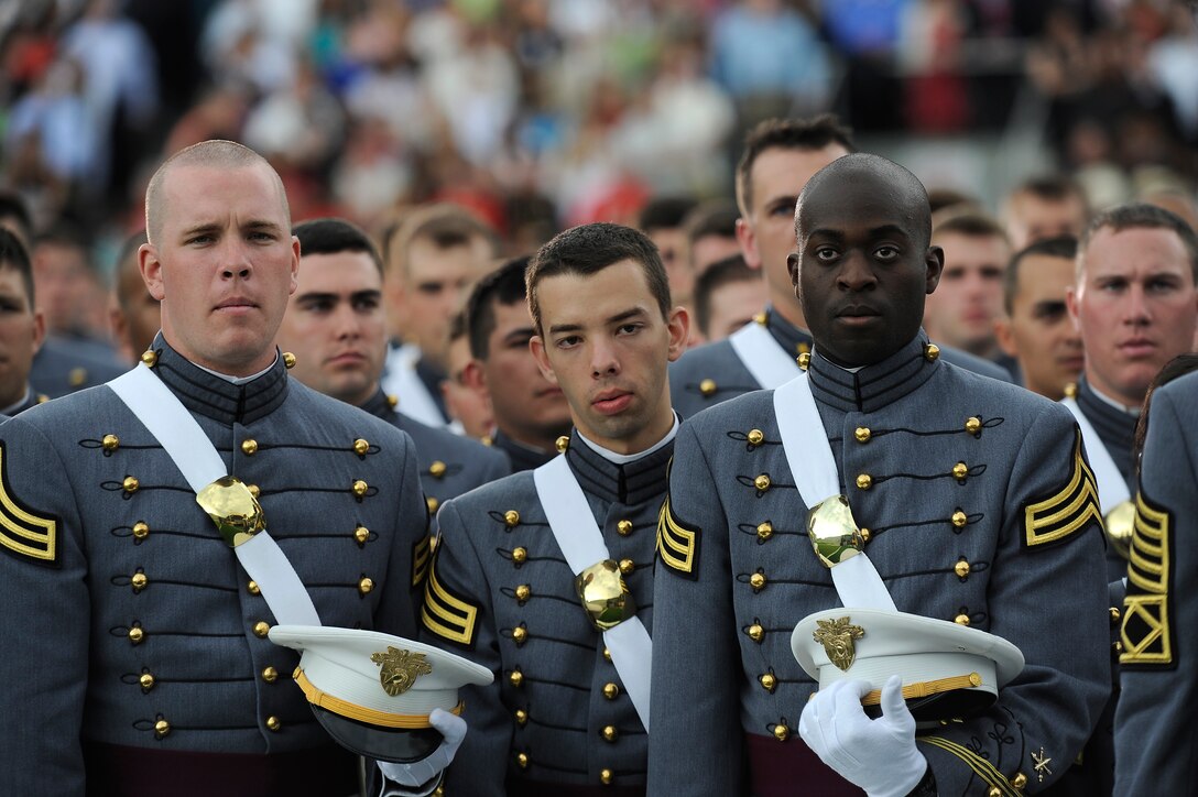 Cadets recite a pledge as they prepare to graduate at U.S. Army ...