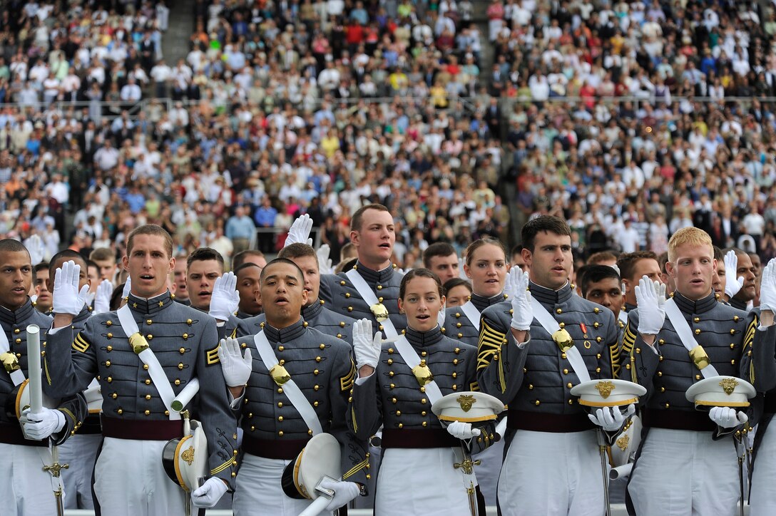 After receiving their diplomas from Defense Secretary Robert M. Gates, graduates recite the officer's oath at the U.S. Army Military Academy at West Point, N.Y., May 23, 2009.