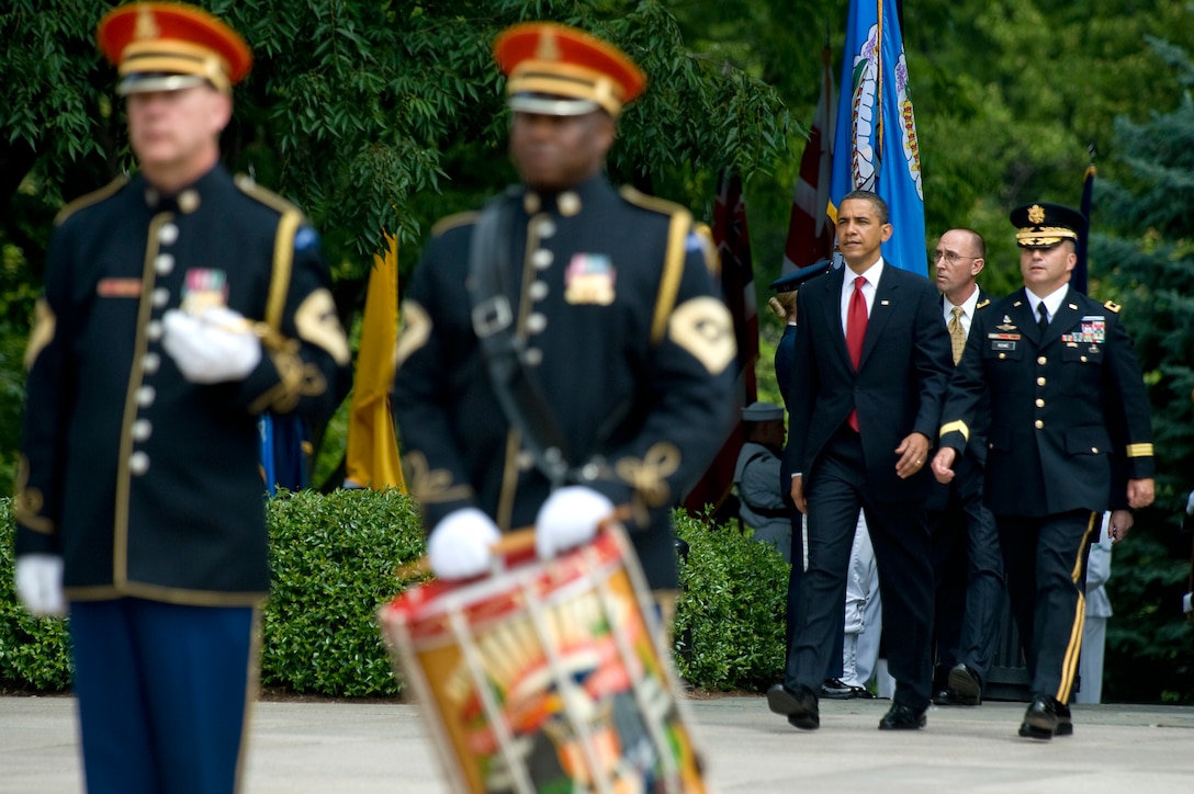 President Barack Obama arrives at the Tomb of the Unknown Soldier for Memorial Day commemorations at Arlington National Cemetery, Arlington, Va., May 25, 2009.