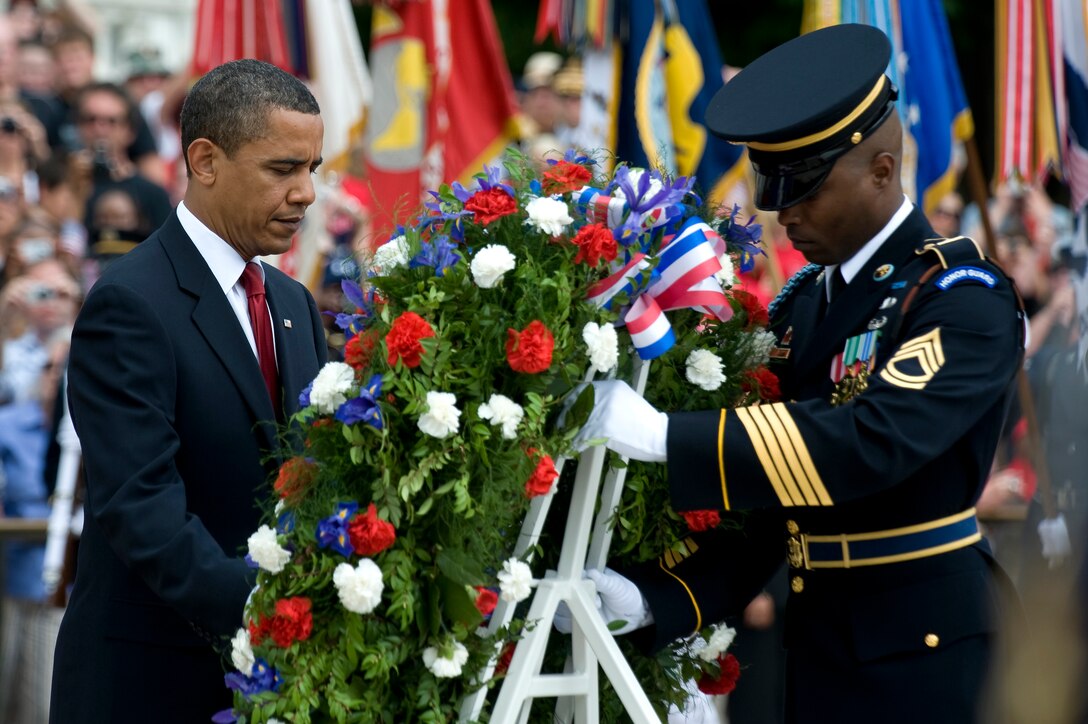 President Barack Obama arrives at the Tomb of the Unknown Soldier for Memorial Day commemorations at Arlington National Cemetery, Arlington, Va., May 25, 2009.
