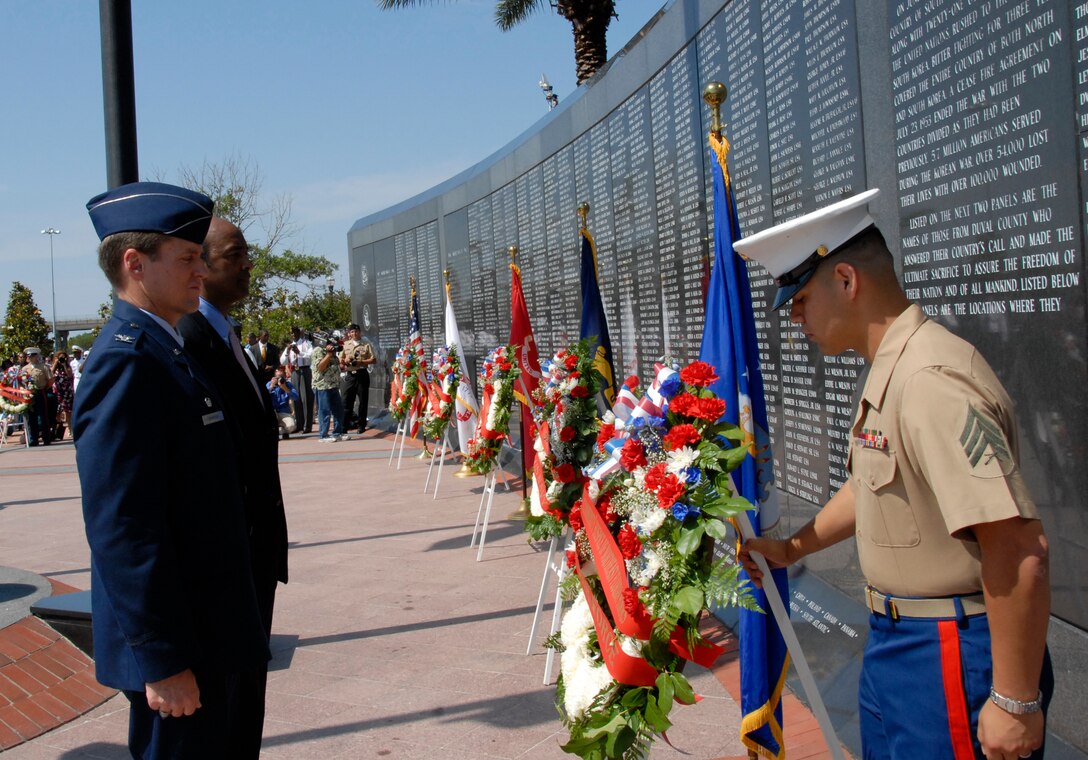 Colonel Robert Branyon, 125th Fighter Wing Commander, presents a wreath in tribute to the U.S. Air Force at the City of Jacksonville's Memorial Day Tribute to fallen heroes at the Veteran's Memorial Wall in downtown Jacksonville, Fla. May 25, 2009.(Air National Guard Photo by Staff Sgt. Jaclyn Carver)