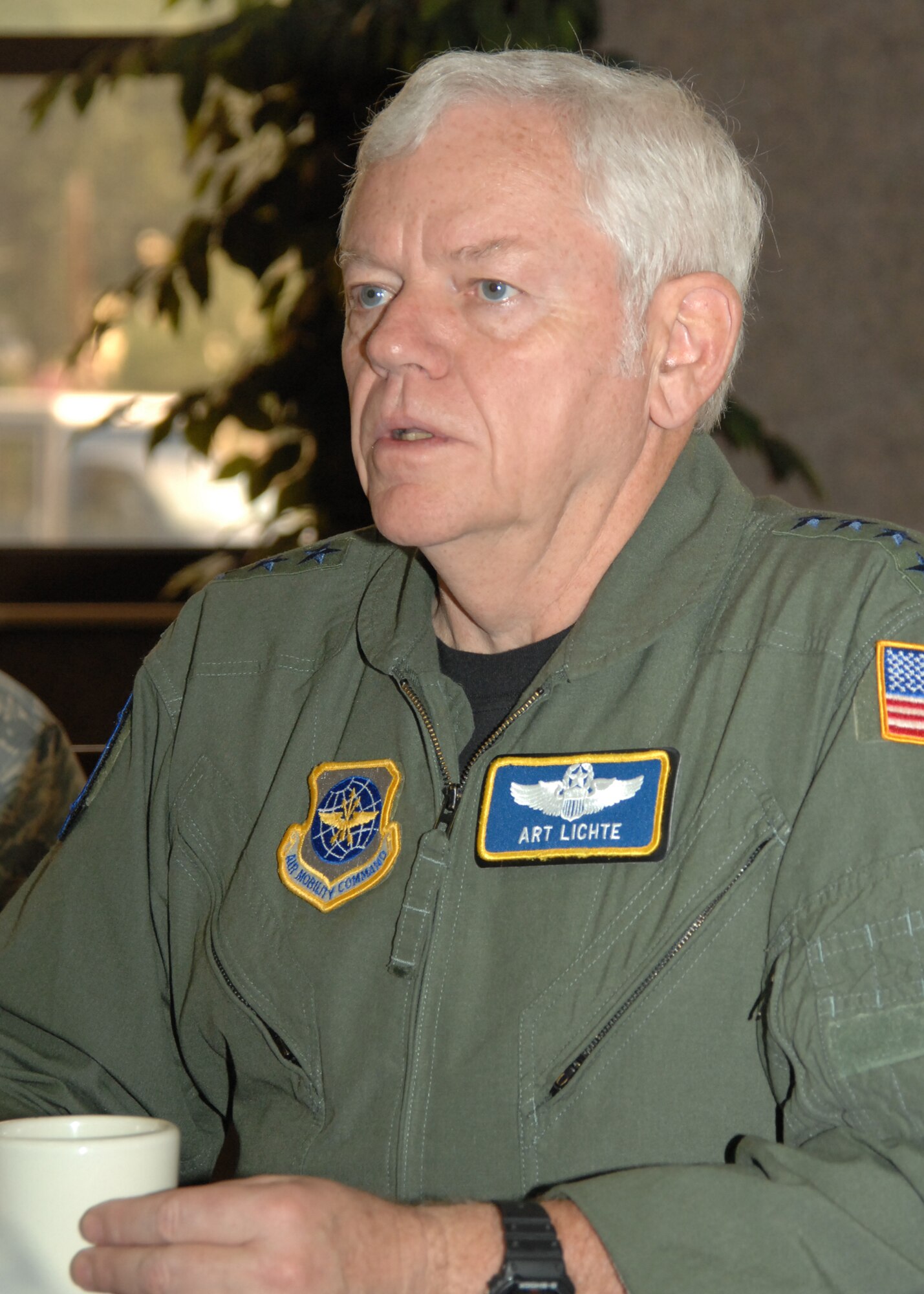Gen. Arthur Lichte, Air Mobility Command commander, has breakfast with Airmen from the 385th Air Expeditionary Group and the 728th Air Mobility Squadron during his tour at Incirlik Air Base, Turkey, May 21, 2009. General Lichte used the breakfast as an opportunity to interact with the Airmen and answer their questions. U.S. Air Force photo/Staff Sgt. Lauren Padden. 