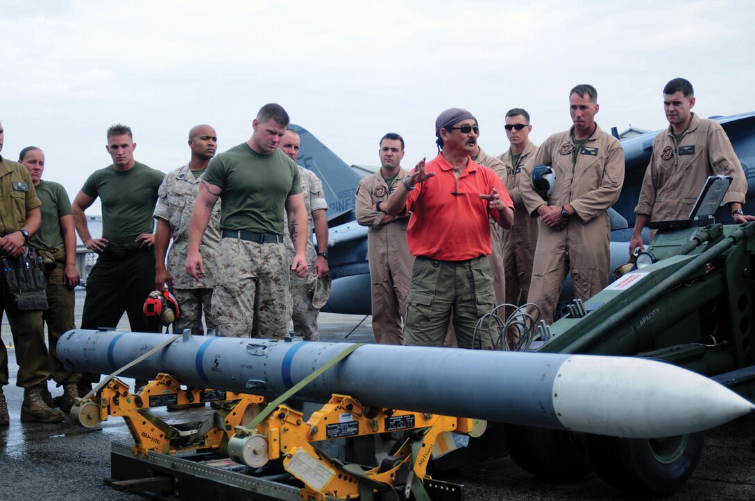 Joe Hill, an ordnance technical representative, explains the mechanics of the advanced medium-range air-to-air missile to aviation ordnance technicians of Marine Attack Squadron 211 at Marine Corps Air Station Iwakuni, Japan, May 28, 2009.(Photo by Lance Cpl. John M. Raufmann)