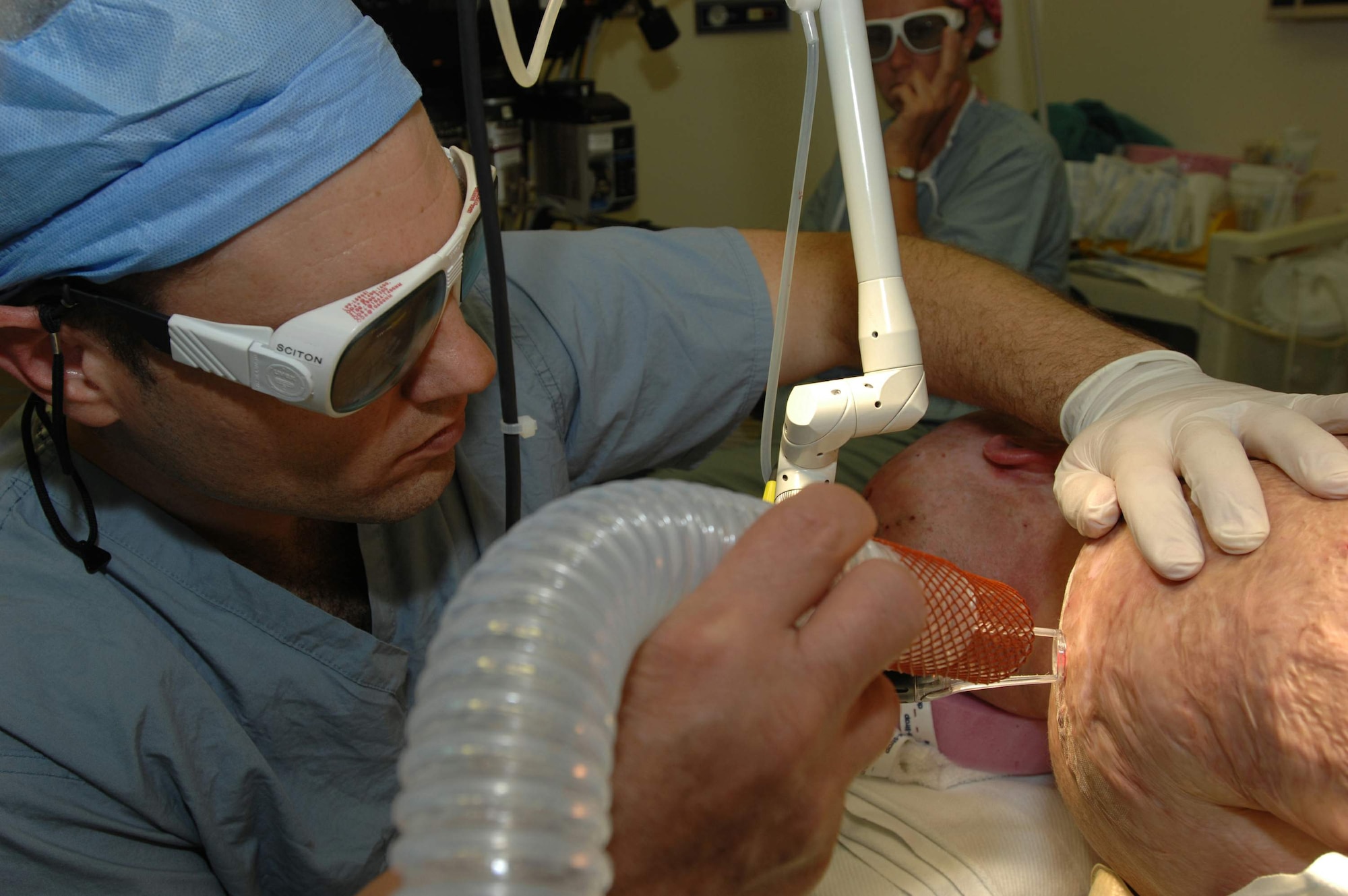 Maj. (Dr.) Chad Hivnor treats a wounded warrior's scars May 15 using a state-of-the-art fractional laser.  He is the pediatric dermatology chief for the 59th Medical Wing at Wilford Hall Medical Center, Lackland Air Force Base, Texas. (U.S. Air Force photo by Staff Sgt. Robert Barnett)