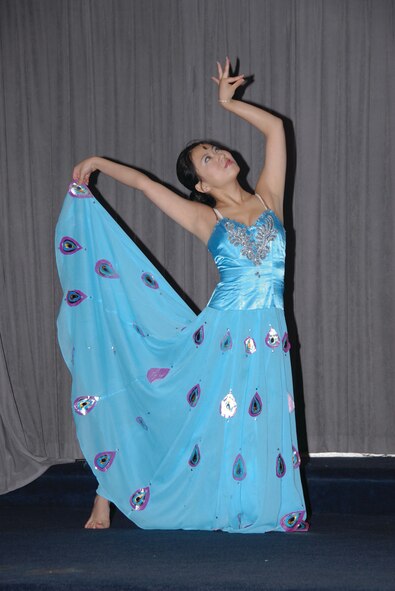 Springna Zhao performs a traditional Asian dance during the Asian-Pacific American Heritage month luncheon held Tuesday at the Maxwell Officers' Club here. (U.S. Air Force photo/Bud Hancock)
