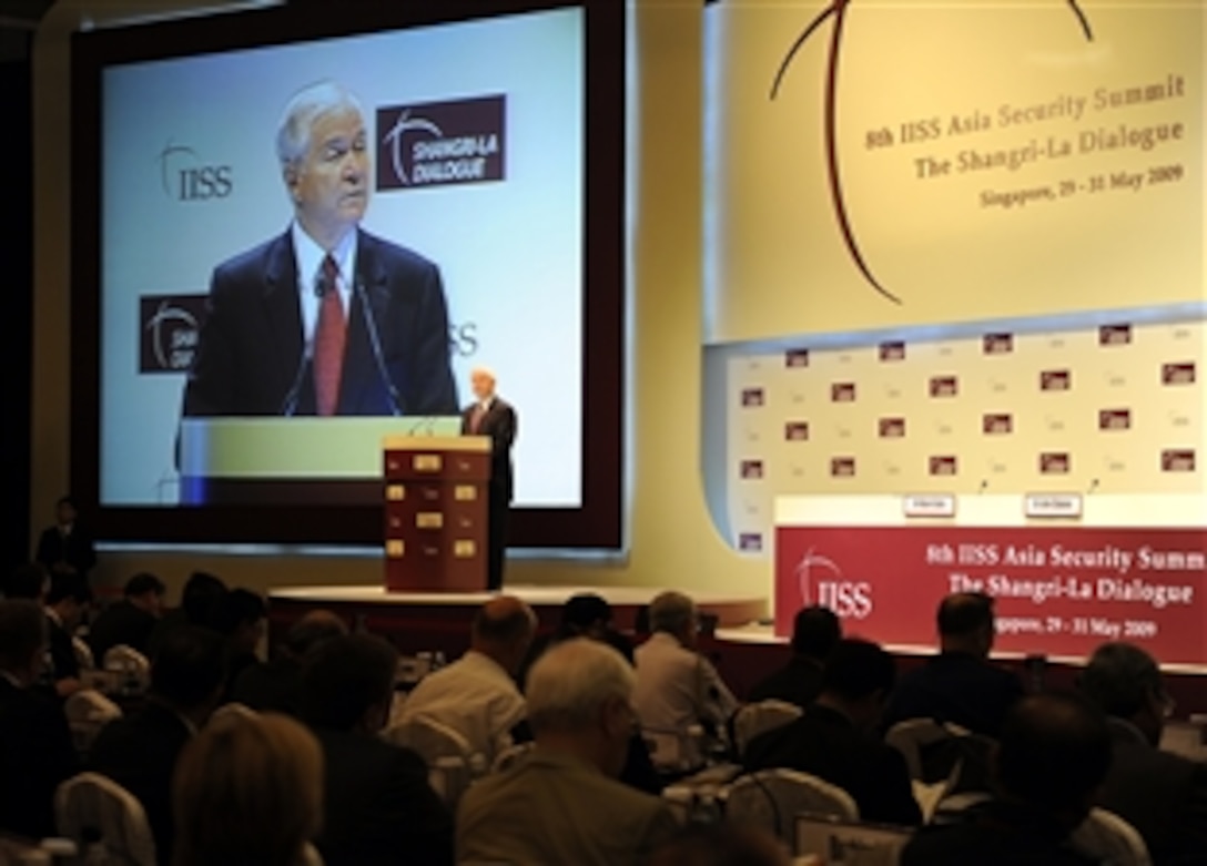 U.S. Defense Secretary Robert M. Gates delivers the keynote speech at the “Shangri-La Dialogue” Asia security conference in Singapore, May 30, 2009.