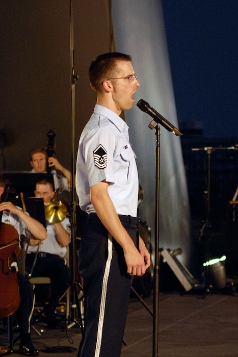 Master Sgt. Matthew Irish performs the National Anthem at a 2007 Summer Series Concert by The USAF Band at the Air Force Memorial in Arlington, Virginia.  (AF Photo)