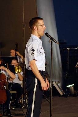 Master Sgt. Matthew Irish performs the National Anthem at a 2007 Summer Series Concert by The USAF Band at the Air Force Memorial in Arlington, Virginia.  (AF Photo)