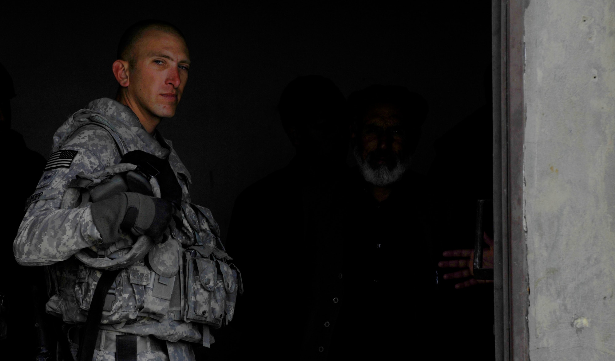 Staff Sgt. David Popp, a security forces Airman assigned to the Zabul Provincial Reconstruction Team, meets with Afghan prison officials during a mentoring session Oct. 28, 2009. Sergeant Popp, who is deployed to the region from Creech Air Force Base, Nev., works with the guards, helping them become better at handling prisoners within the compound.  The mission is just one of many the PRT takes on, which can range from foot patrols to working with government officials. (U.S. Air Force photo/Tech. Sgt. Joseph Kapinos)
