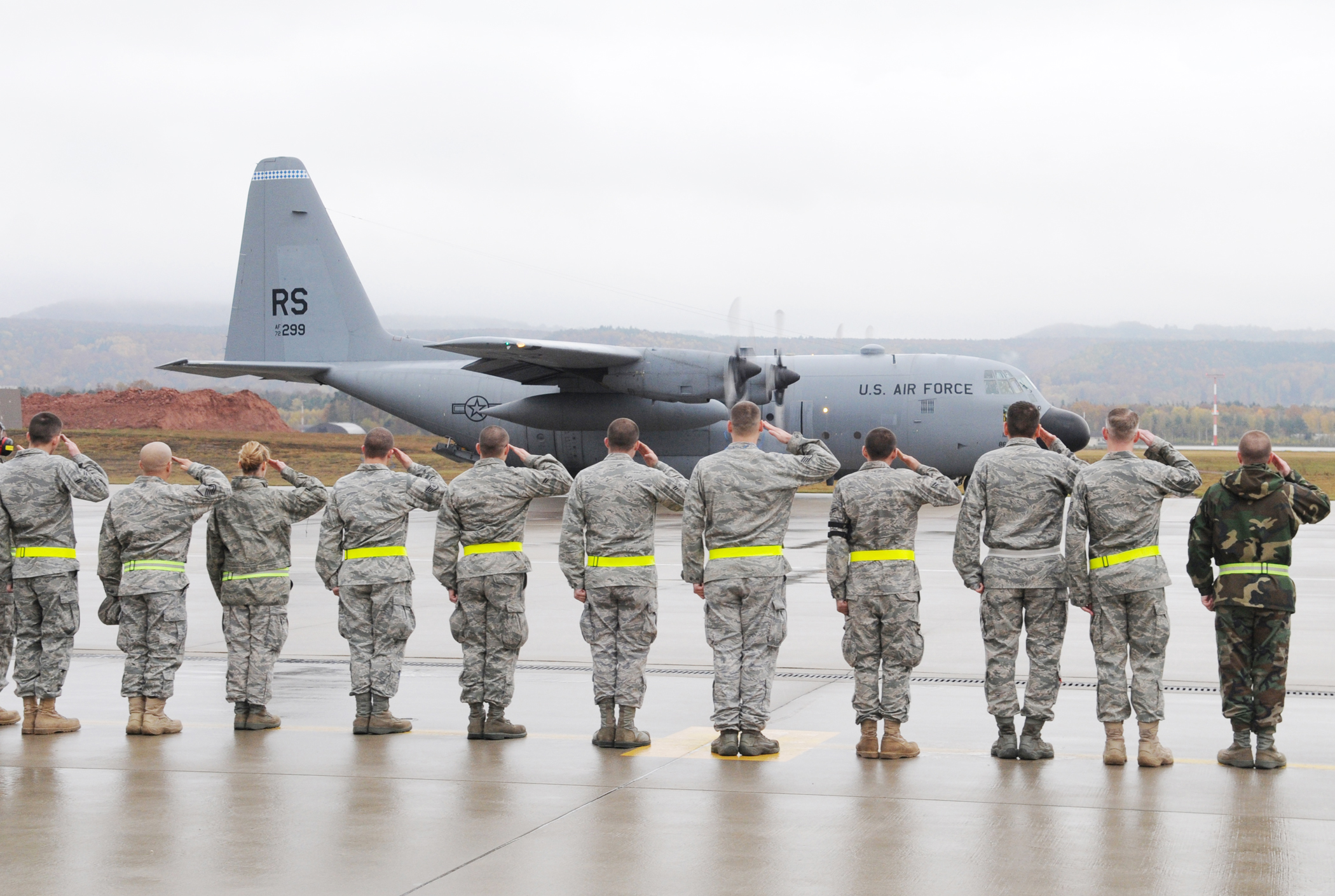 Last C-130E leaves Ramstein > Air Force > Article Display