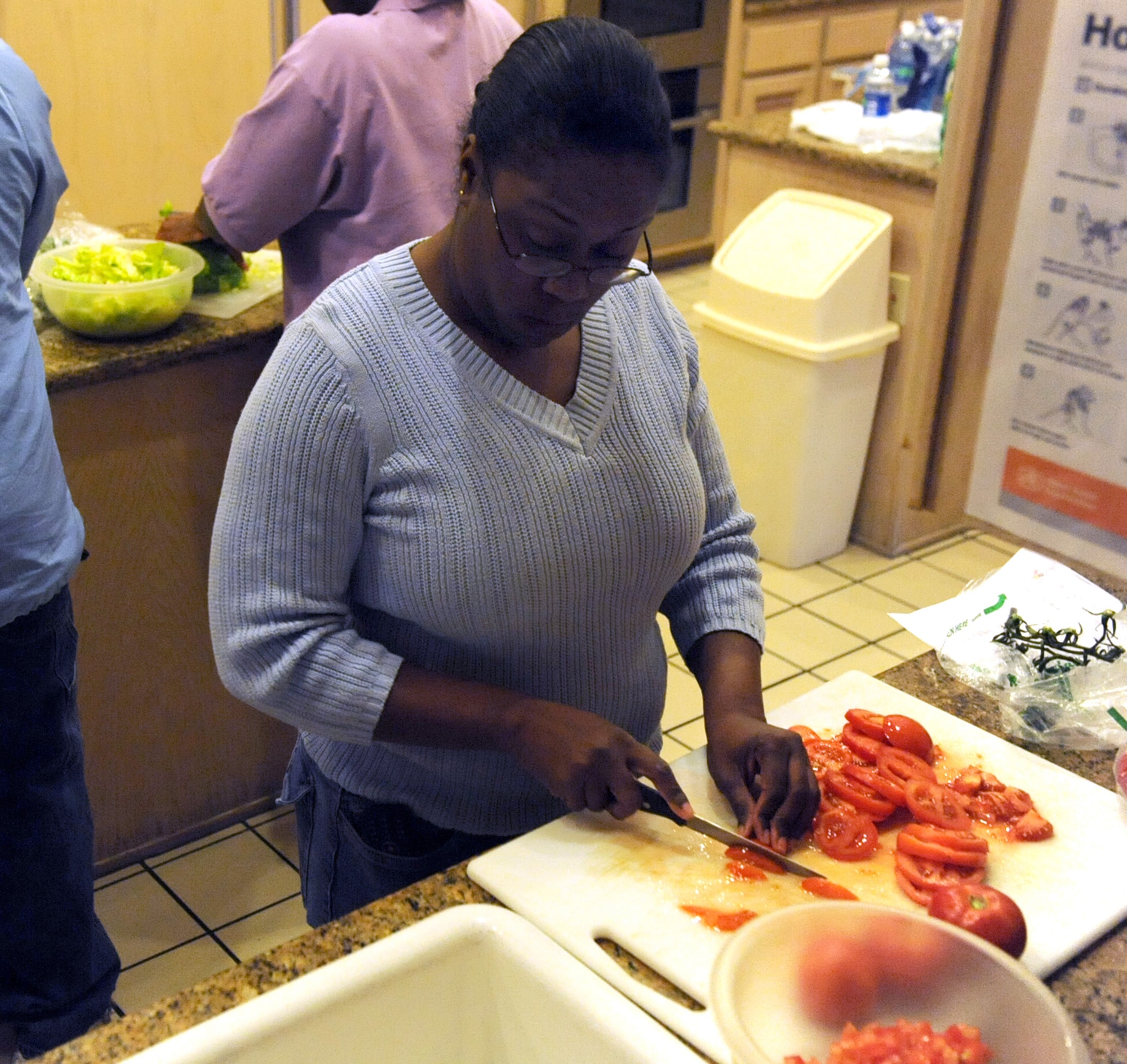 LAS VEGAS-- Staff Sgt. Toneichia Graham, 99th Logistics Readiness Squadron, chops tomatoes in preparation for a dinner at the Ronald McDonald House in Las Vegas Oct. 28, 2009. Several Nellis and Creech 5/6 members volunteer at the Ronald McDonald House twice a month.
(U.S. Air Force Photo by Airman 1st Class Jamie Nicley)