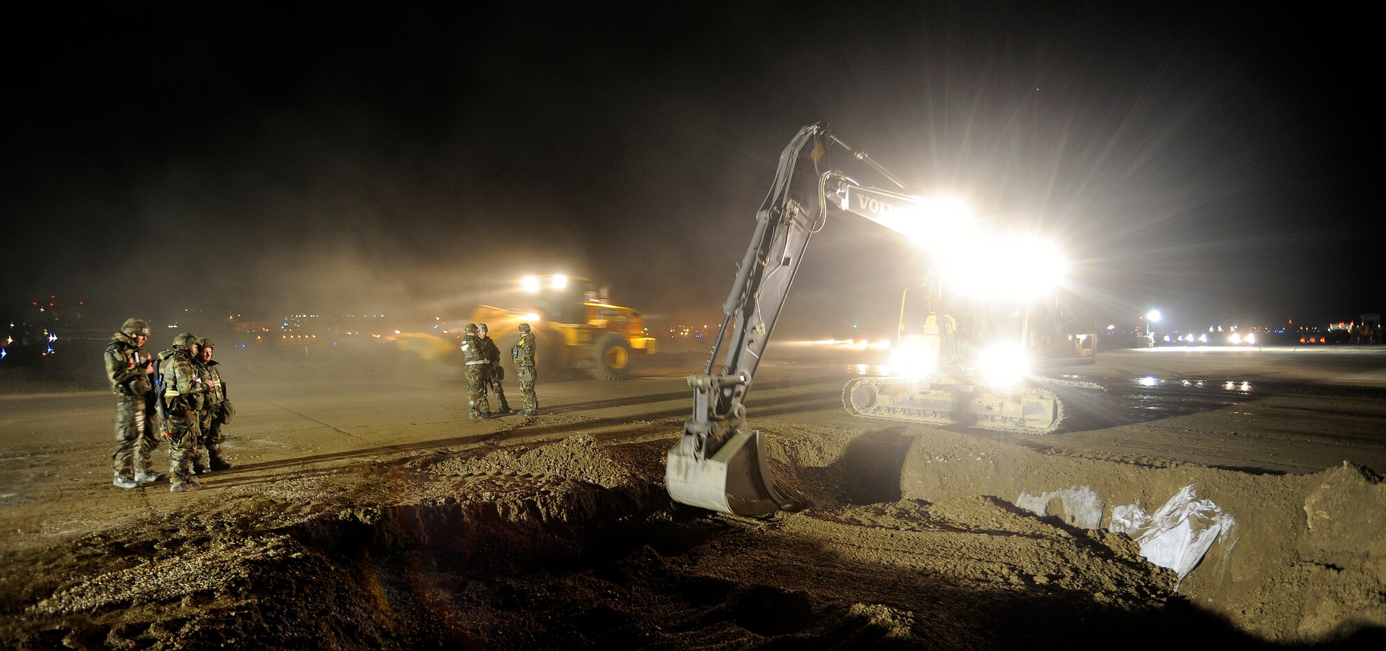 Airmen from the 51st Civil Engineer Squadron use heavy equipment to repair a runway crater after a simulated missile attack during operational readiness exercise Beverly Midnight 09-02, Nov. 3, at Osan Air Base, Republic of Korea. (U.S. Air Force photo/Staff Sgt. Brian Ferguson




