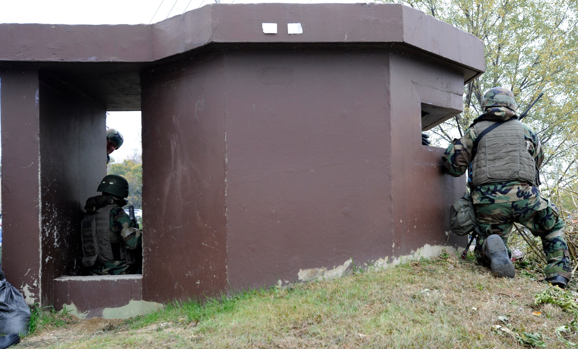 51st Security Forces Airmen guard the base and fight off opposing forces near the 51st Fighter Wing headquarters building during operational readiness exercise Beverly Midnight 09-02 at Osan Air Base, Republic of Korea, Nov. 3. (U.S. Air Force photo by Senior Airman Stephenie Wade)
