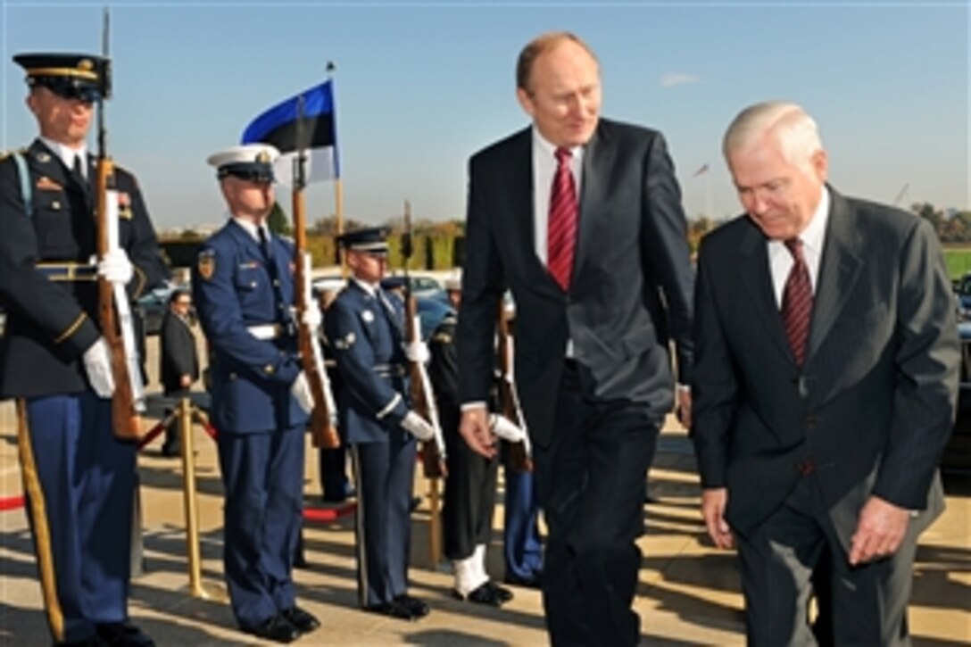 U.S. Defense Secretary Robert M. Gates, right, escorts visiting Estonian Defense Minister Jaak Aaviksoo through an honor cordon into the Pentagon, Nov. 3, 2009. The two defense leaders will hold bilateral security talks on issues of mutual interest to both nations.  