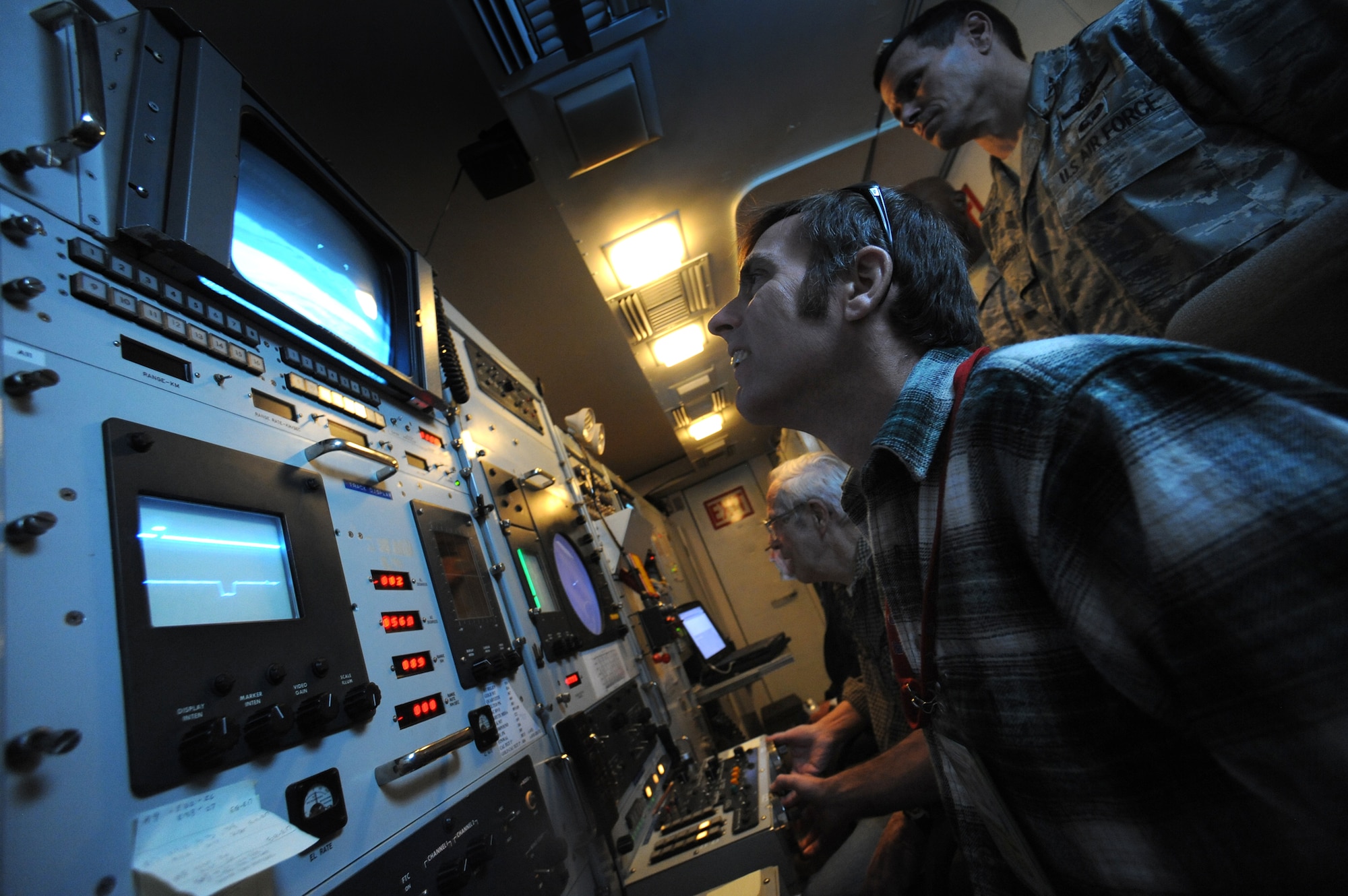 NEVADA TEST and TRAINING RANGE, Nev. -- Col. John Montgomery 98th Range Wing commander looks on as  system operators Chris Bauman, Gene Verratti and Dale Martin track an aircraft with the SA-6 threat system simulator at the Tolicha Peak Electronic Combat Range Oct. 26. The Nevada Test and Training Range accounts for 2.9 million acres of land and 12,000 square miles of airspace in Nev.
(U.S. Air Force photo by Tech. Sgt. Michael R. Holzworth)