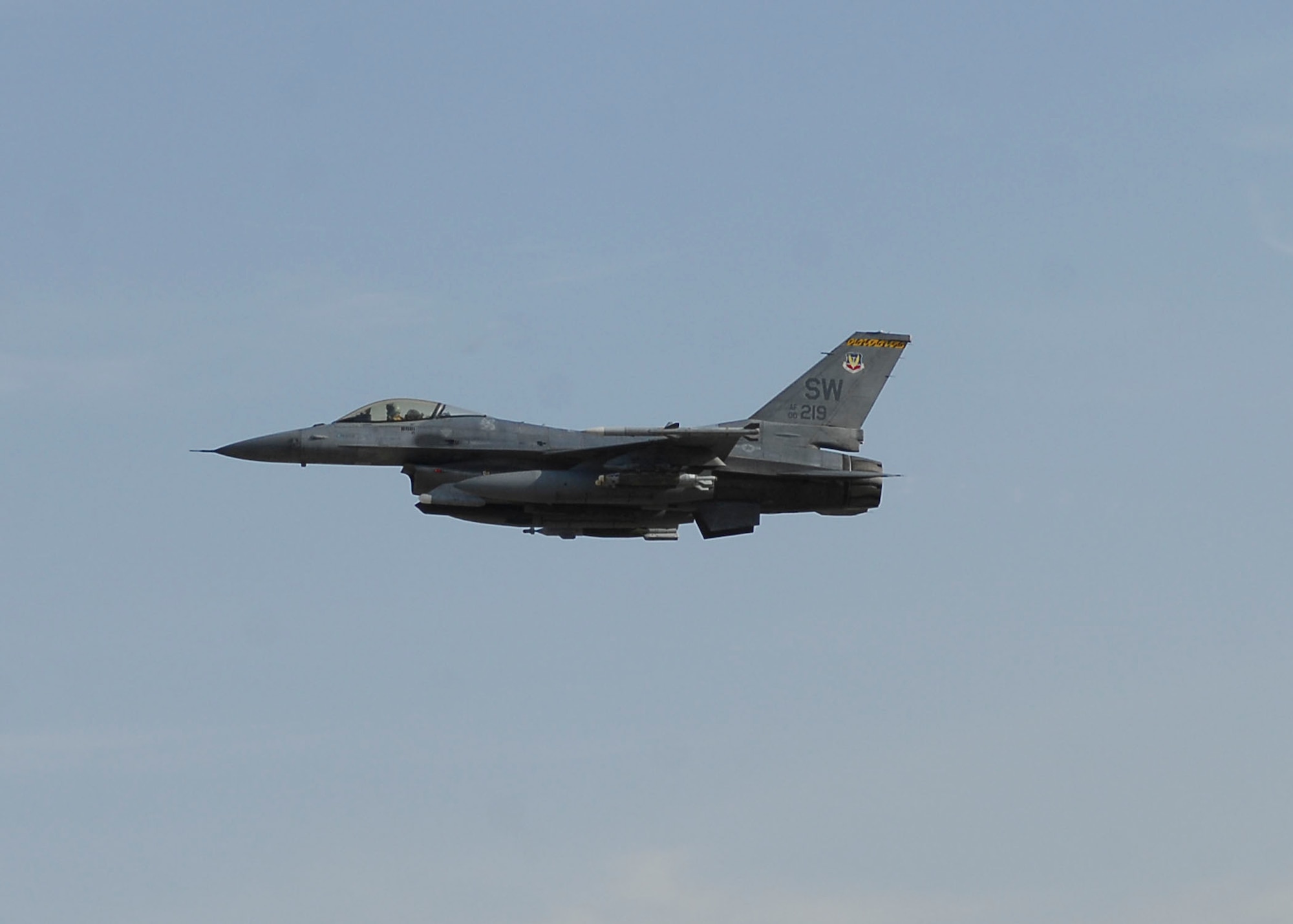 BAGRAM AIRFIELD, Afghanistan -- An F-16 Fighting Falcon performs an aerial maneuver in the skies of Afghanistan Nov. 4, 2009.  The Fighting Falcons are deployed from Shaw Air Force Base, N.C.  (U.S. Air Force photo/Senior Airman Felicia Juenke)