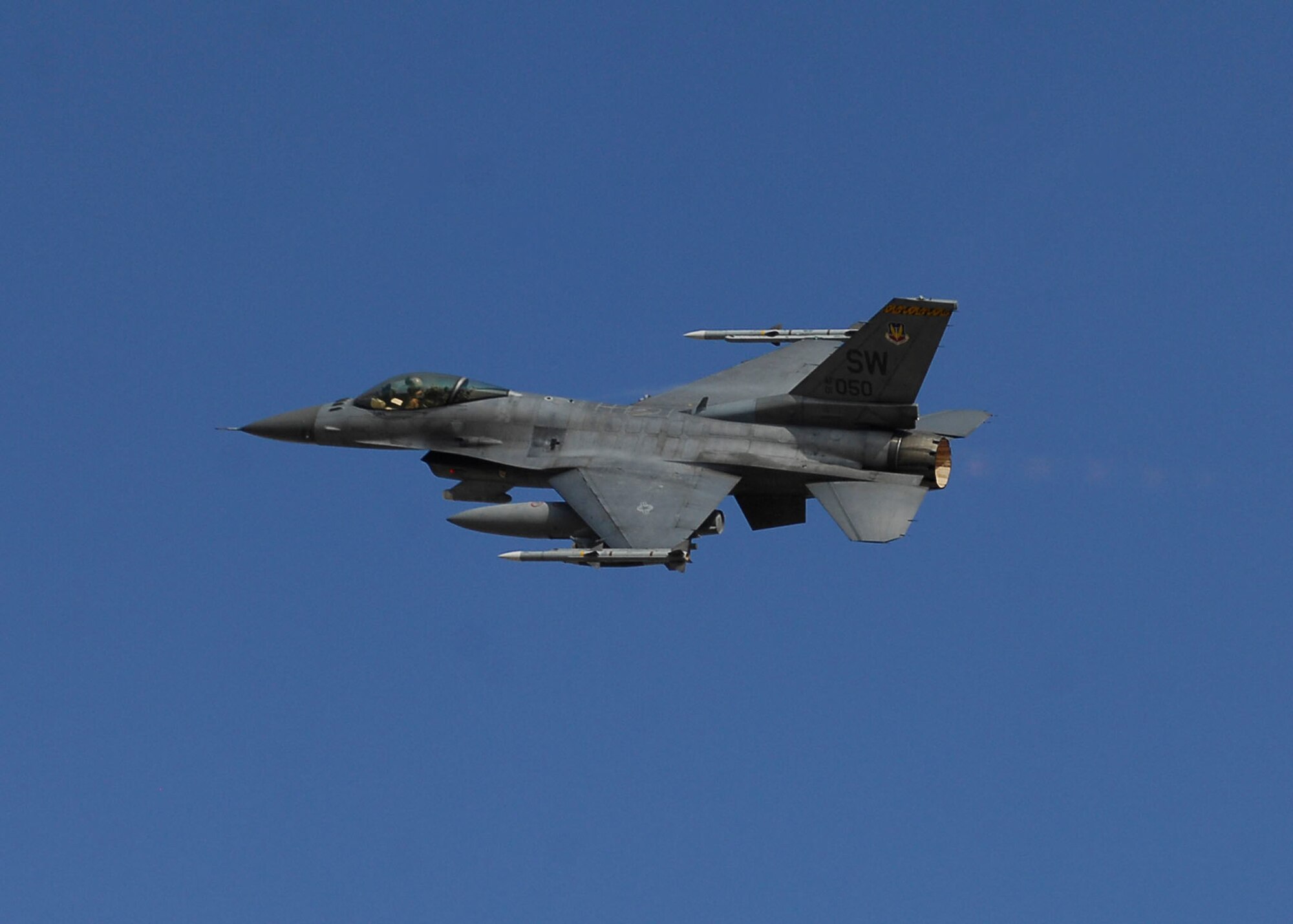 BAGRAM AIRFIELD, Afghanistan -- An F-16 Fighting Falcon performs an aerial maneuver in the skies of Afghanistan Nov. 4, 2009.  The Fighting Falcons are deployed from Shaw Air Force Base, N.C.  (U.S. Air Force photo/Senior Airman Felicia Juenke)