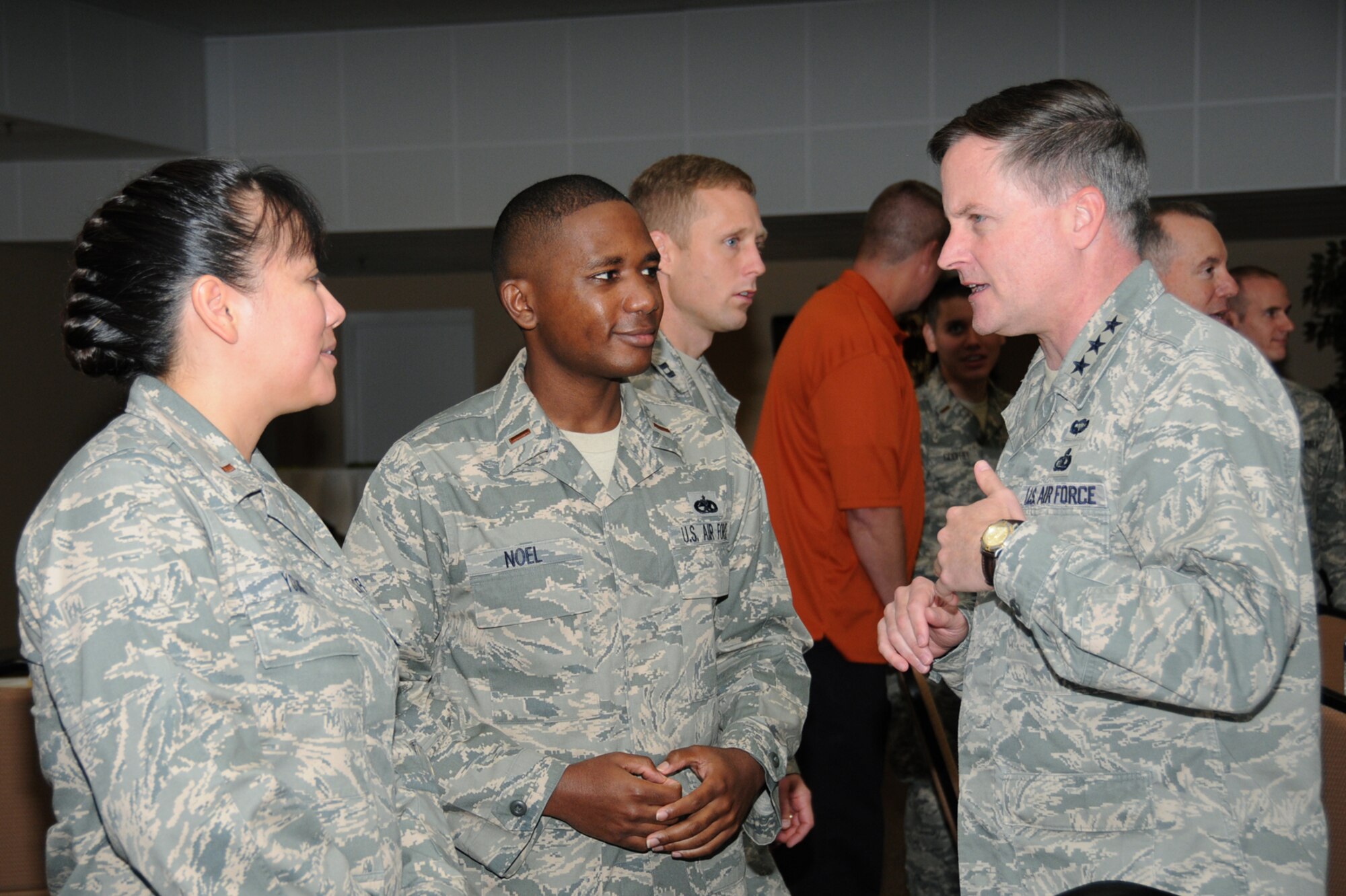 Second Lts. Kathryn Young, left, and Leonce Noel, 333rd TRS, chat with Lt. Gen. Bill Lord, chief, warfighting integration and chief information officer for the Secretary of the Air Force at the Pentagon, at the Armed Forces Communications and Electronics Association luncheon Oct. 27.  General Lord was Keesler’s commander from April 2004 to November 2005.  (U.S. Air Force photo by Kemberly Groue)