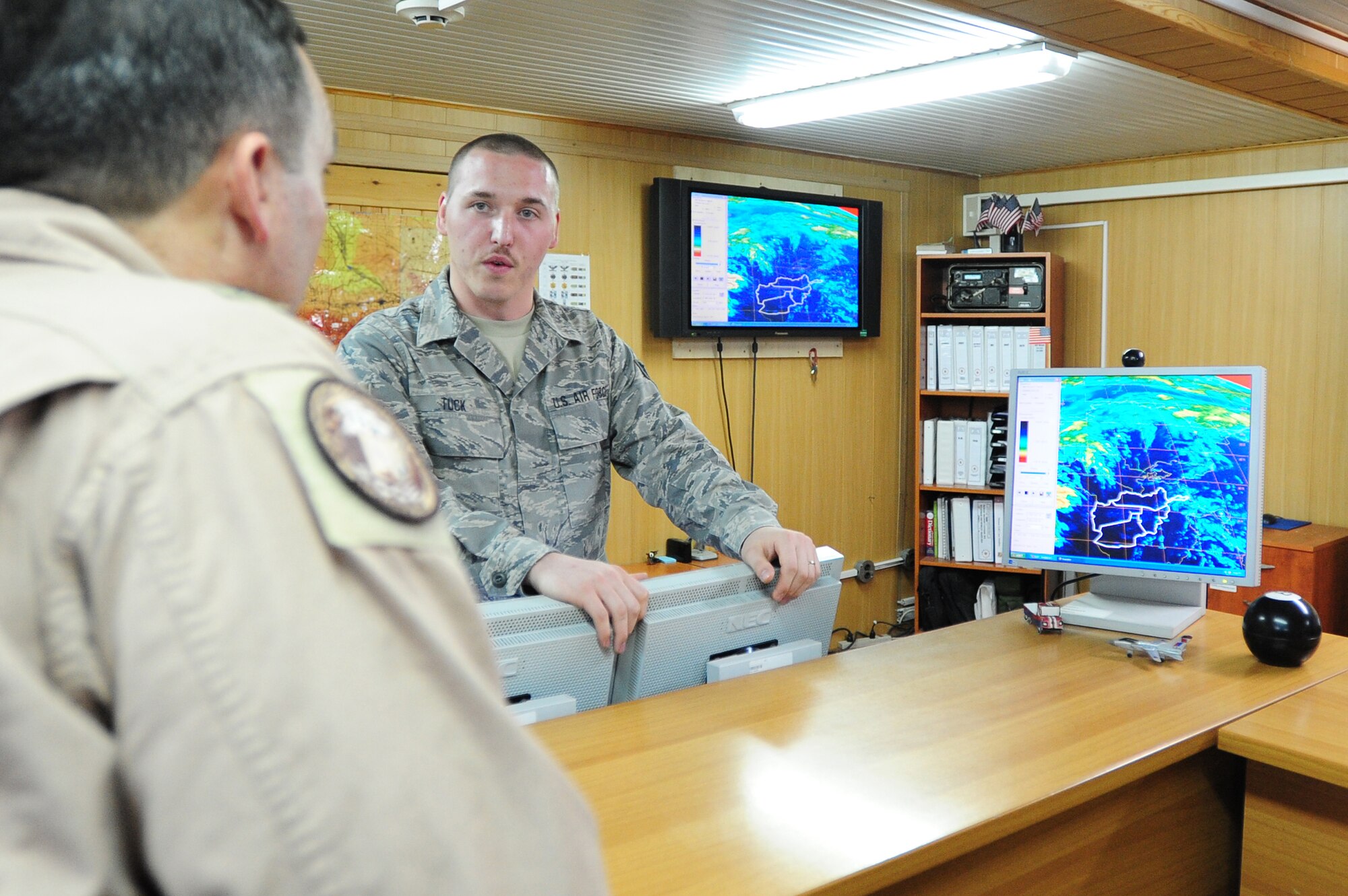 TRANSIT CENTER AT MANAS, Kyrgyzstan -- Maj. Gen. Stephen Mueller, U.S. Air Forces Central Air Component Coordination Element director, is briefed by Senior Airman Christopher Tuck, 376th Expeditionary Operations Support Squadron weather flight technician, about current weather conditions over Central Asia at the Transit Center, Nov. 3, 2009. Gen. Mueller is visiting from Kabul, Afghanistan to better his knowledge on the missions of the Transit Center in support of Operation ENDURING FREEDOM. (U.S. Air Force photo/Senior Airman Steele C. G. Britton)