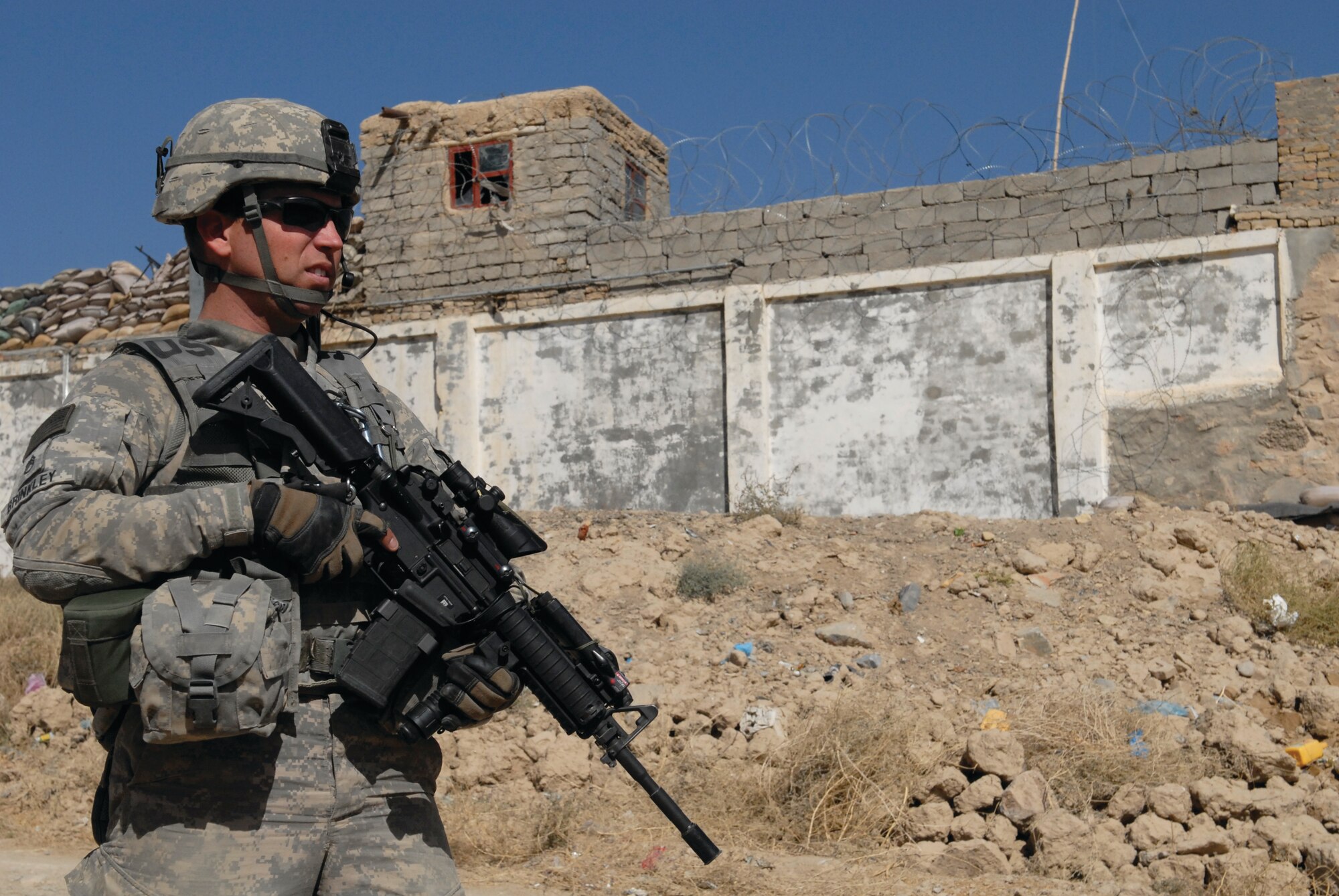 Army Staff Sgt. William Brinkley, a security forces Soldier with the Romanian Battle Group PRT, who are a part of the Task Force in Zabul, provides perimeter security at the Qalat prison in southern Afghanistan. Home to documented Taliban insurgents, the penitentiary has become prone to recent attacks and attempted jail breaks. (U.S. Air Force photo by Staff Sgt. David Flaherty)