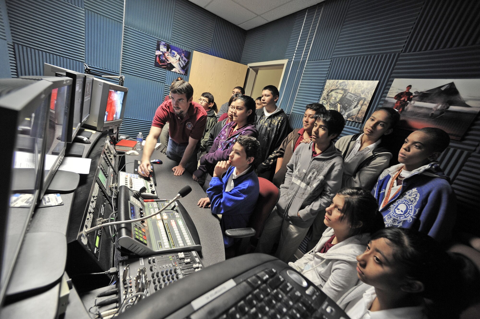 David Fitzroy shows students how to focus a newsroom camera in a video broadcast suite Nov. 6, 2009, at the Defense Media Activity-San Antonio. Mr. Fitzroy is a broadcast producer at DMA-SA and the students are from nearby Rhodes Middle School. (U.S. Air Force photo/Tech. Sgt. Matthew McGovern) 